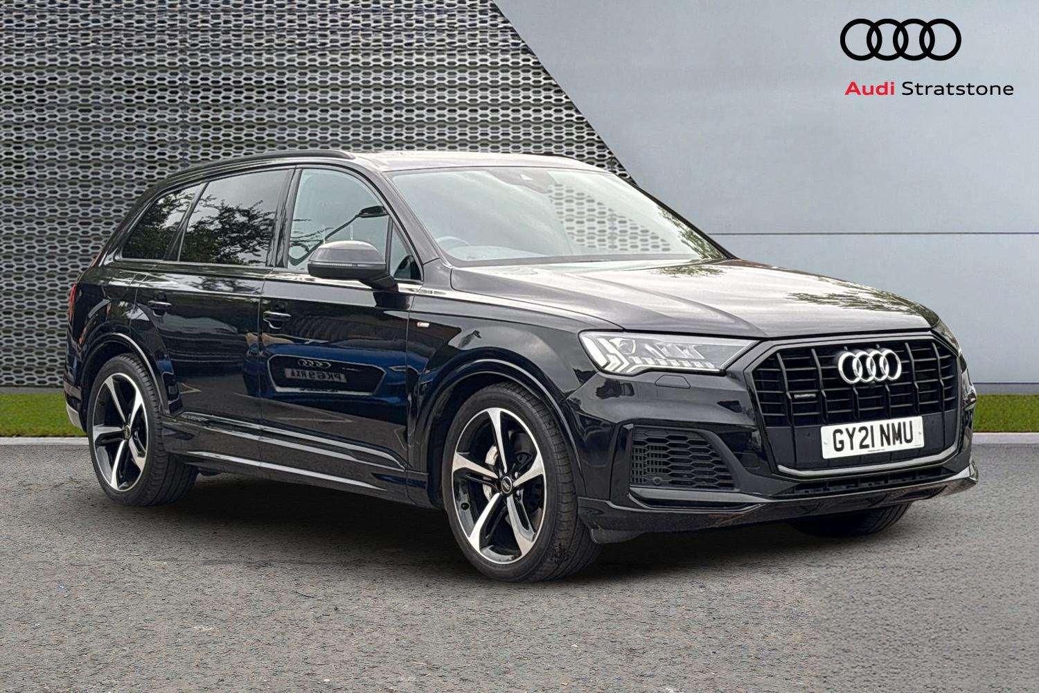 Main listing image - Audi Q7