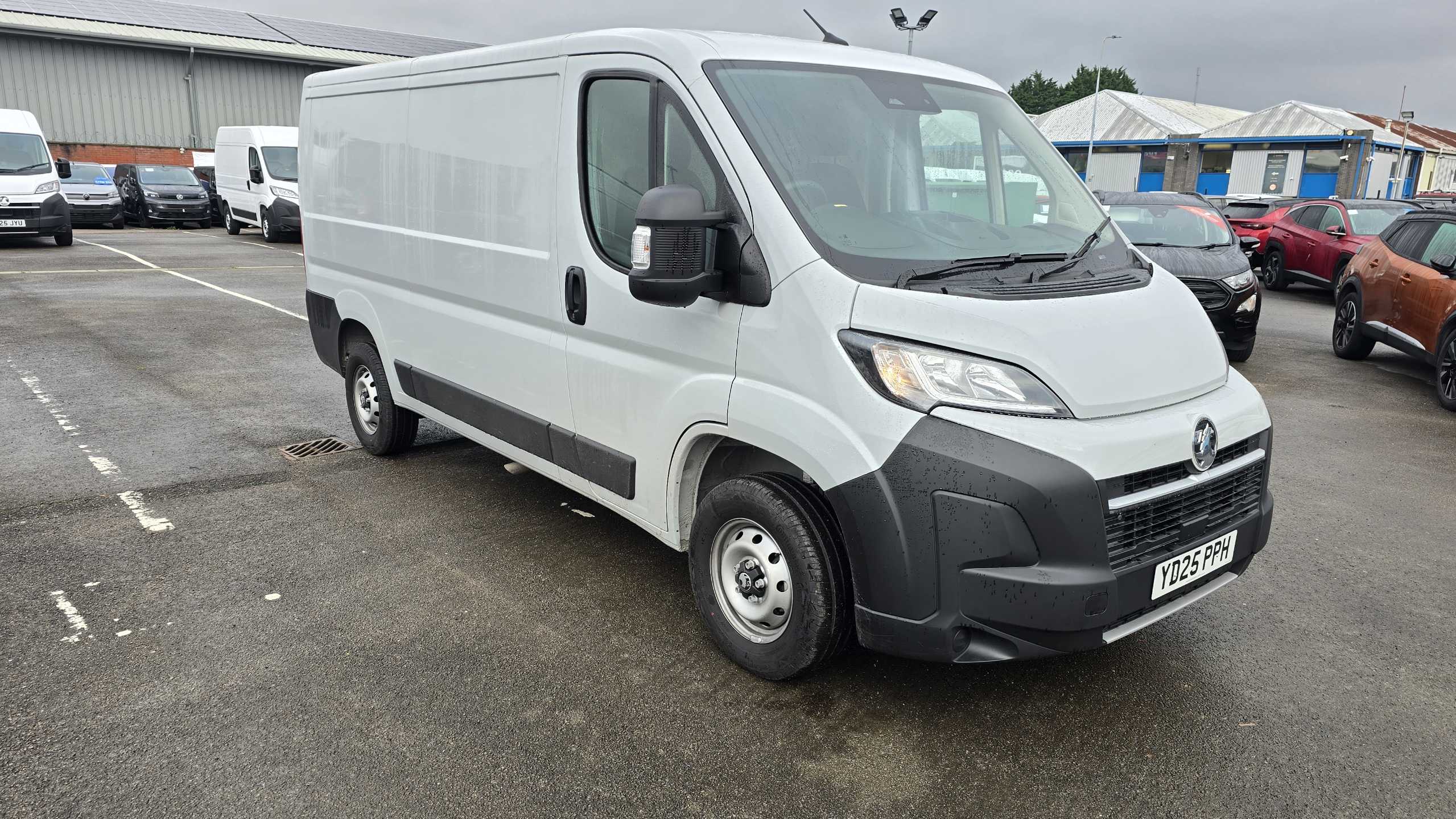 Main listing image - Vauxhall Movano