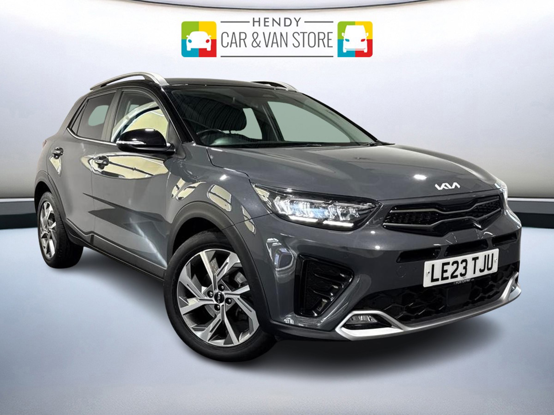 Main listing image - Kia Stonic