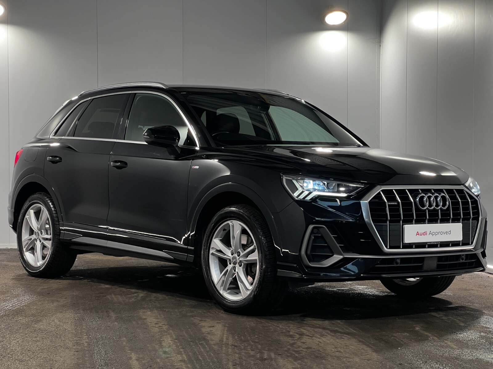 Main listing image - Audi Q3