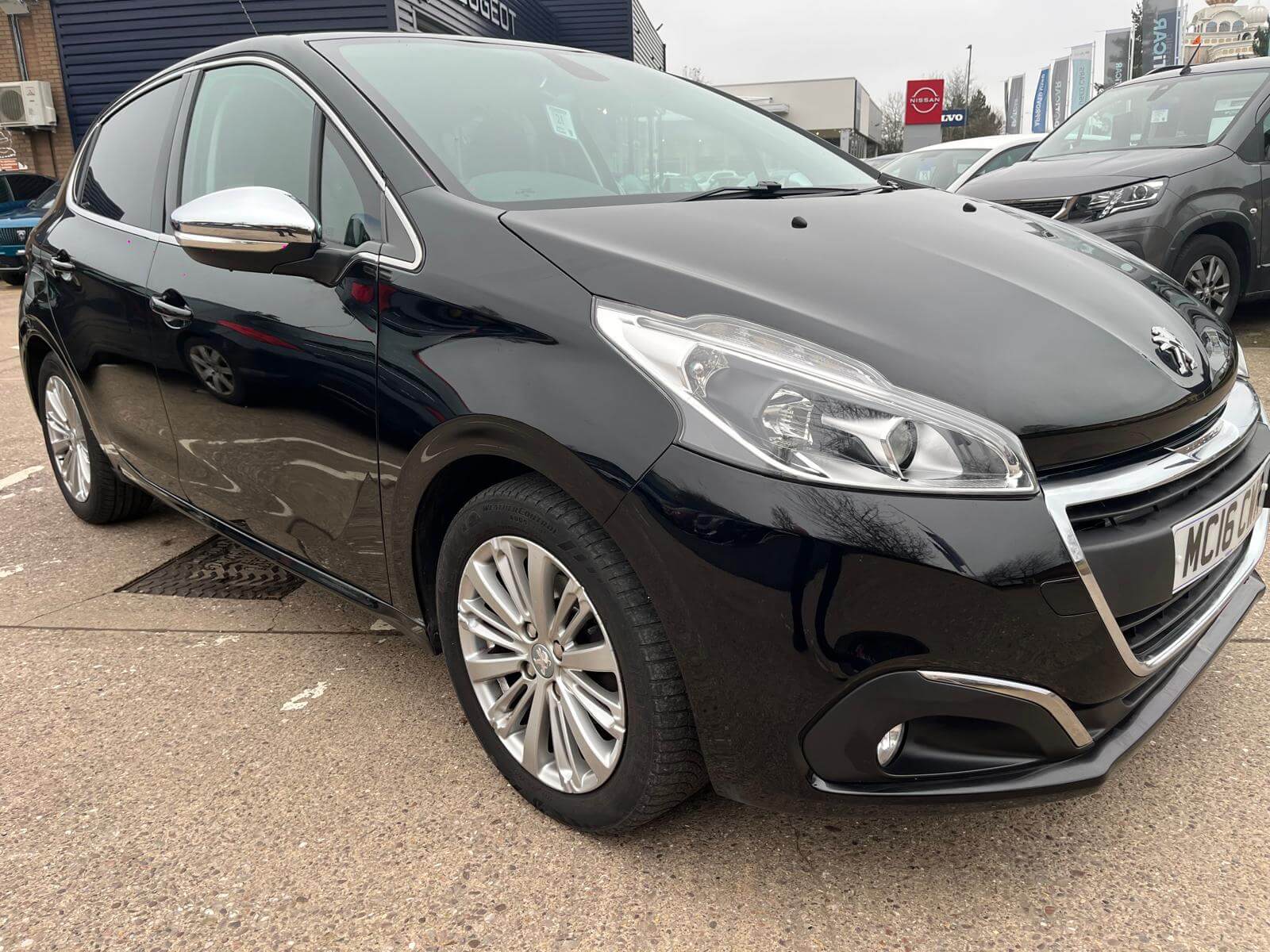 Main listing image - Peugeot 208
