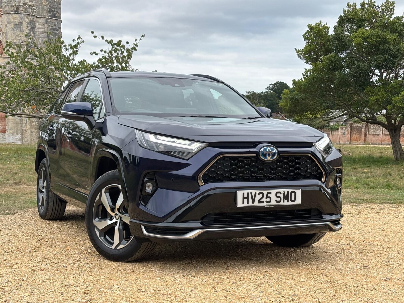 Main listing image - Toyota RAV4