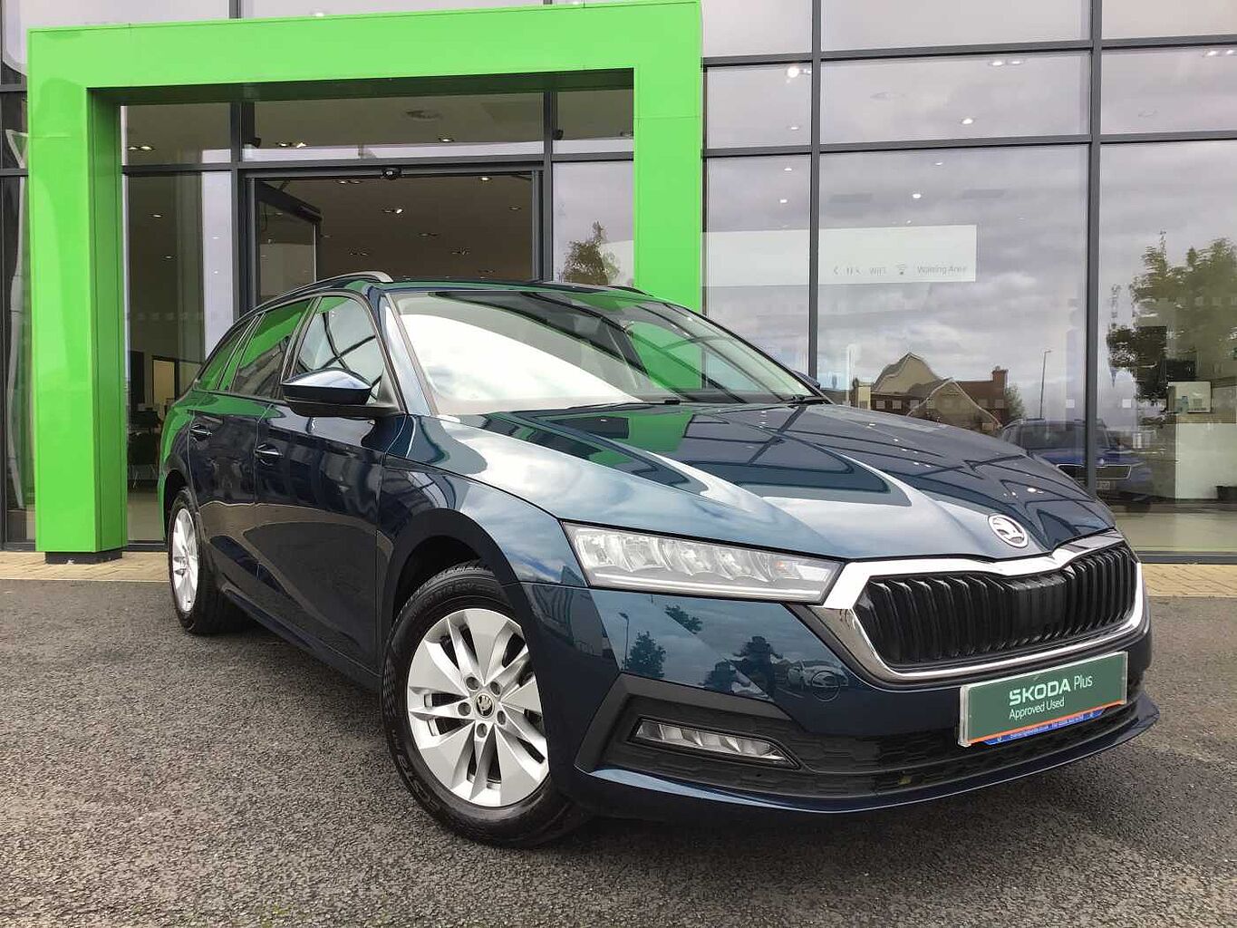 Main listing image - Skoda Octavia Estate