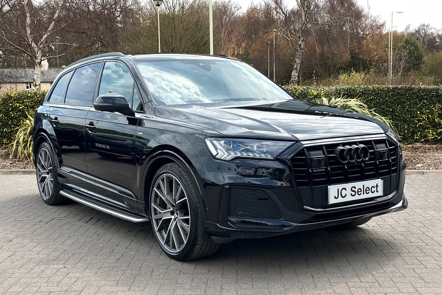 Main listing image - Audi Q7