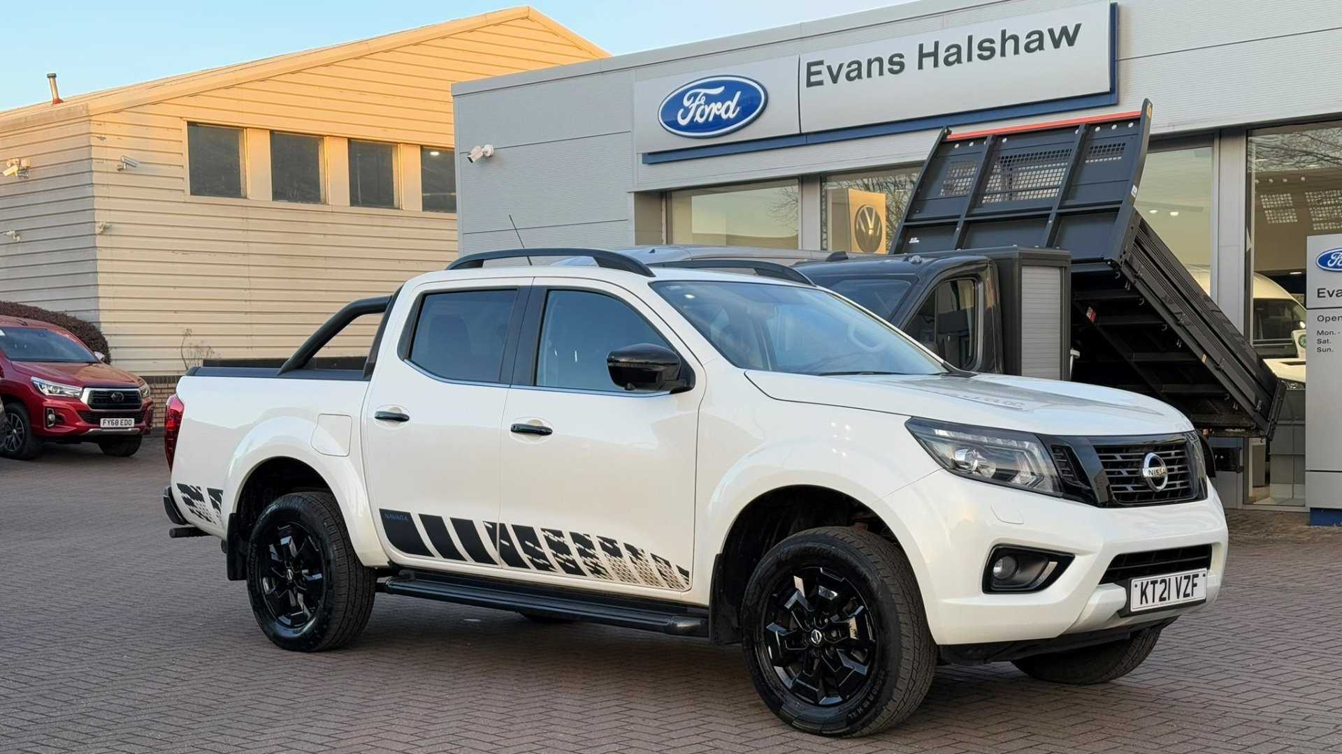 Main listing image - Nissan Navara