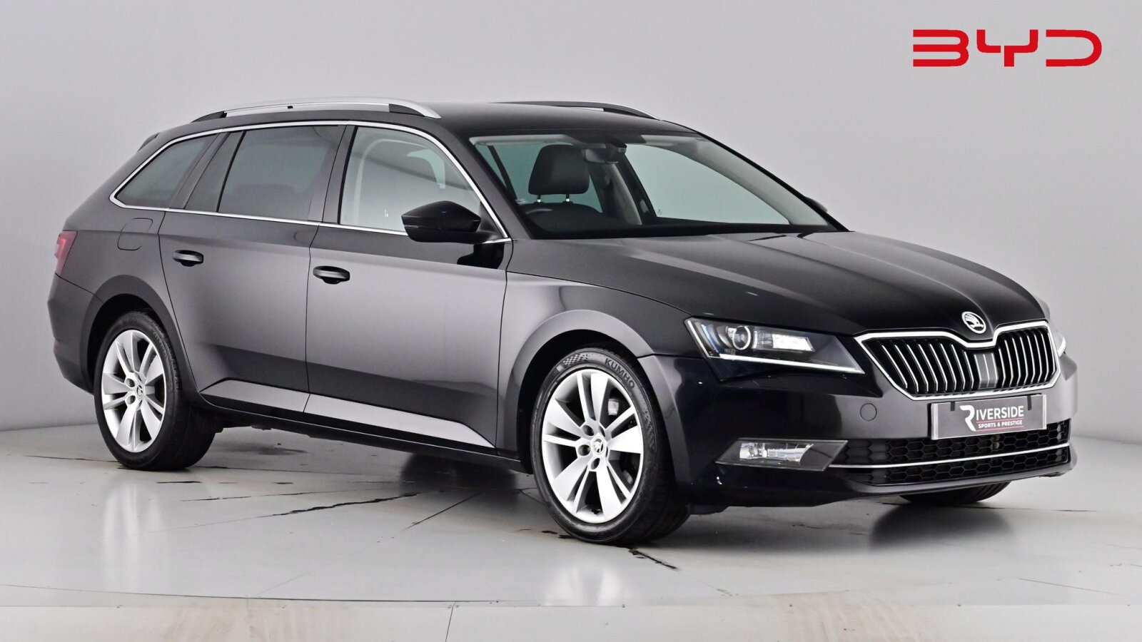 Main listing image - Skoda Superb Estate