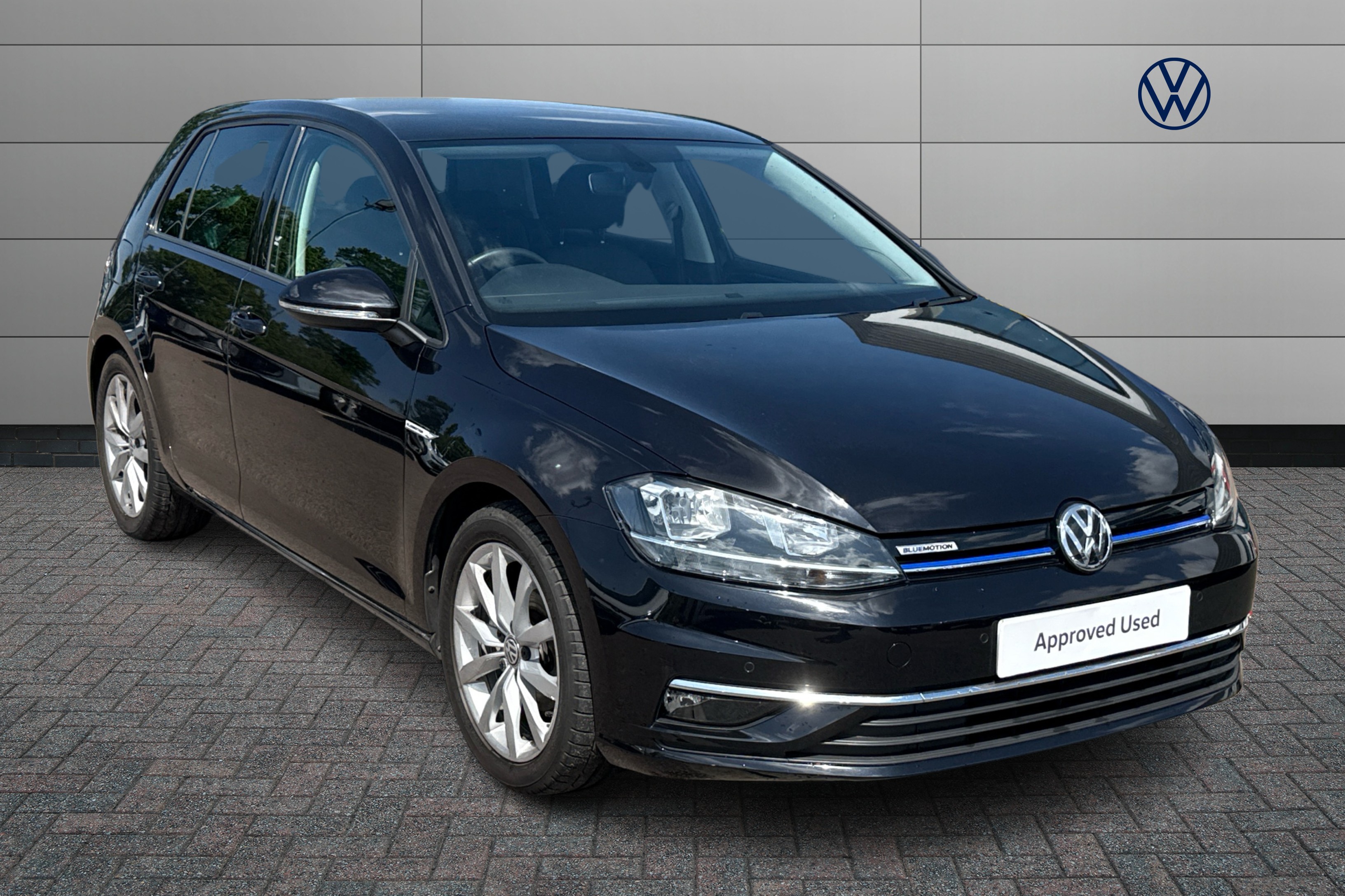 Main listing image - Volkswagen Golf