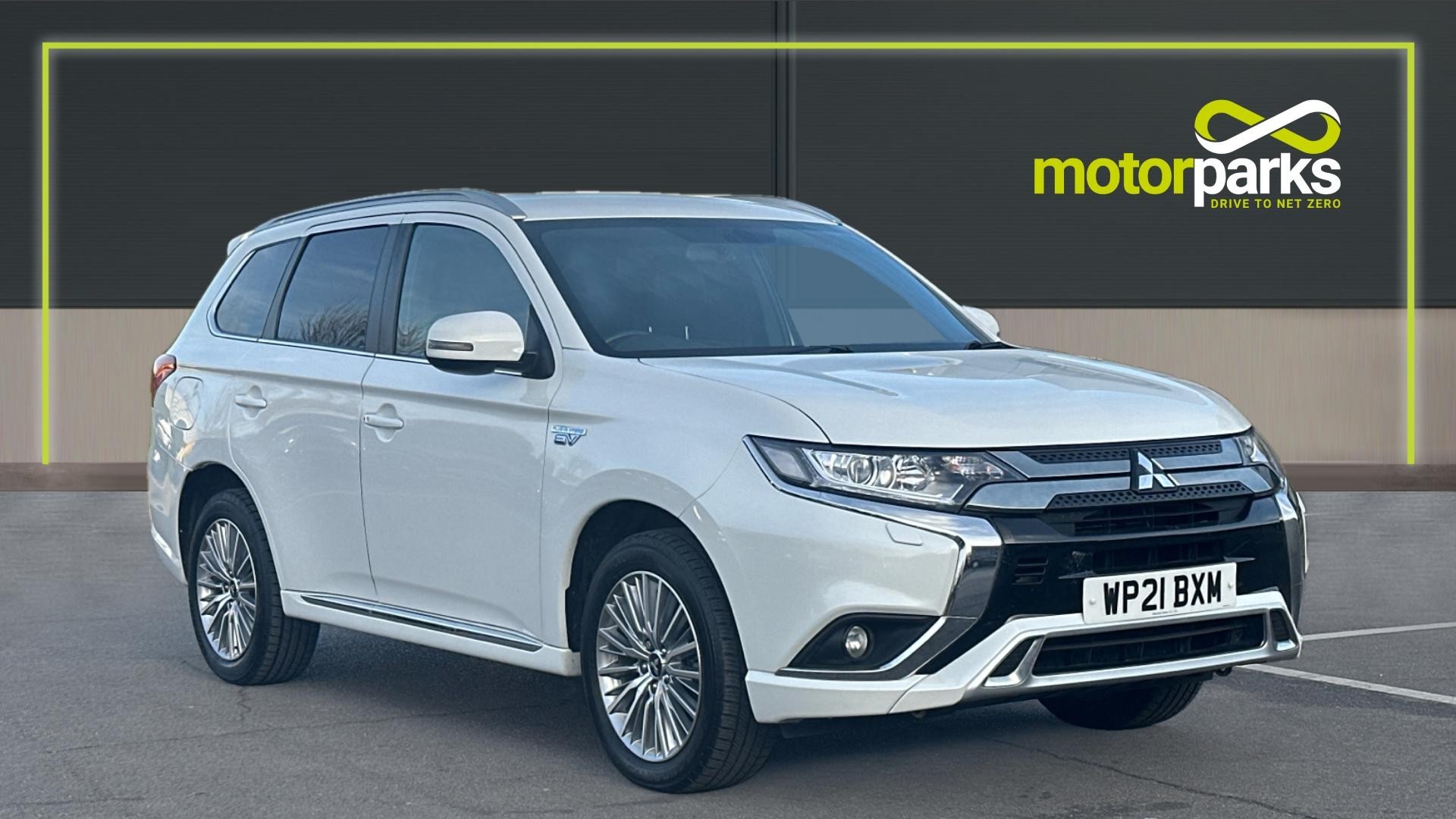 Main listing image - Mitsubishi Outlander