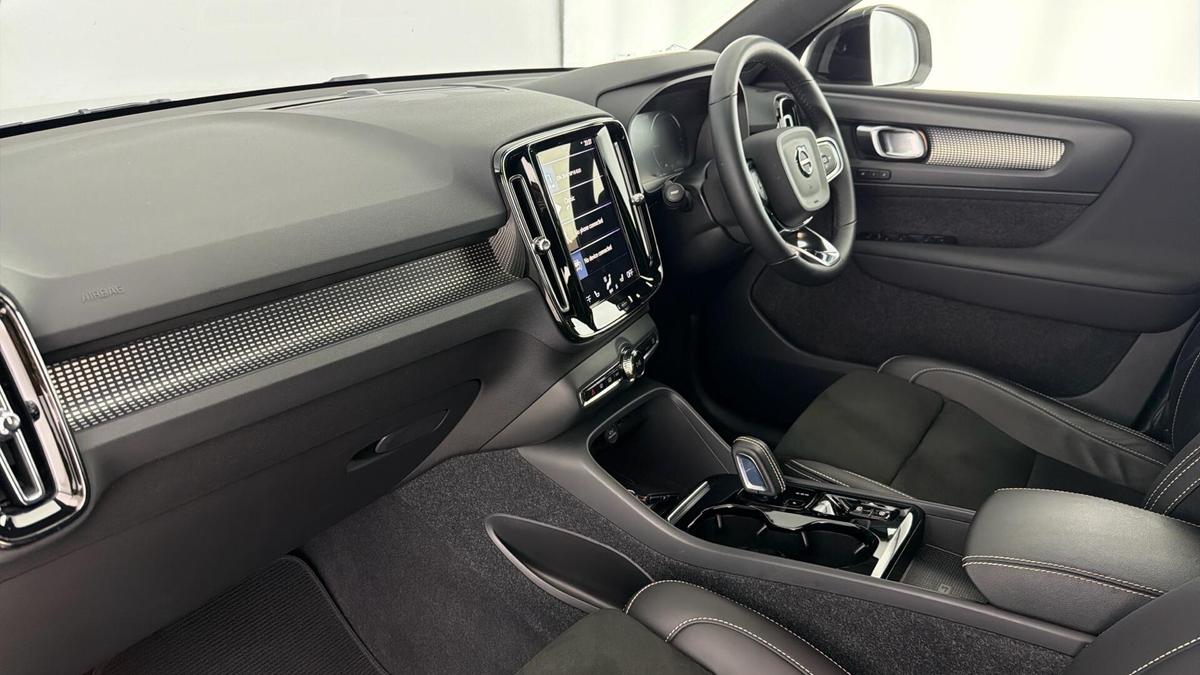 Main listing image - Volvo XC40 Recharge