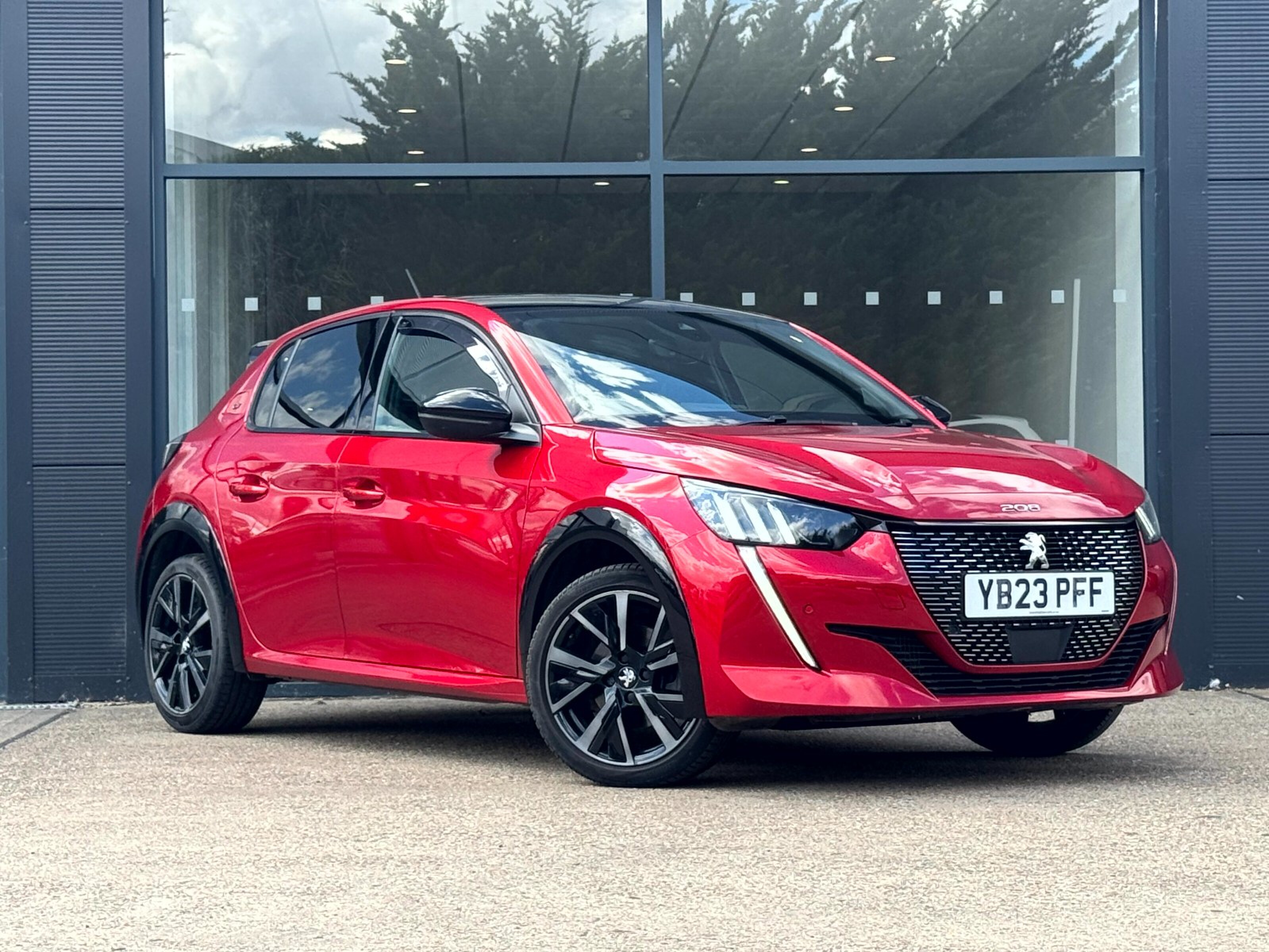 Main listing image - Peugeot 208