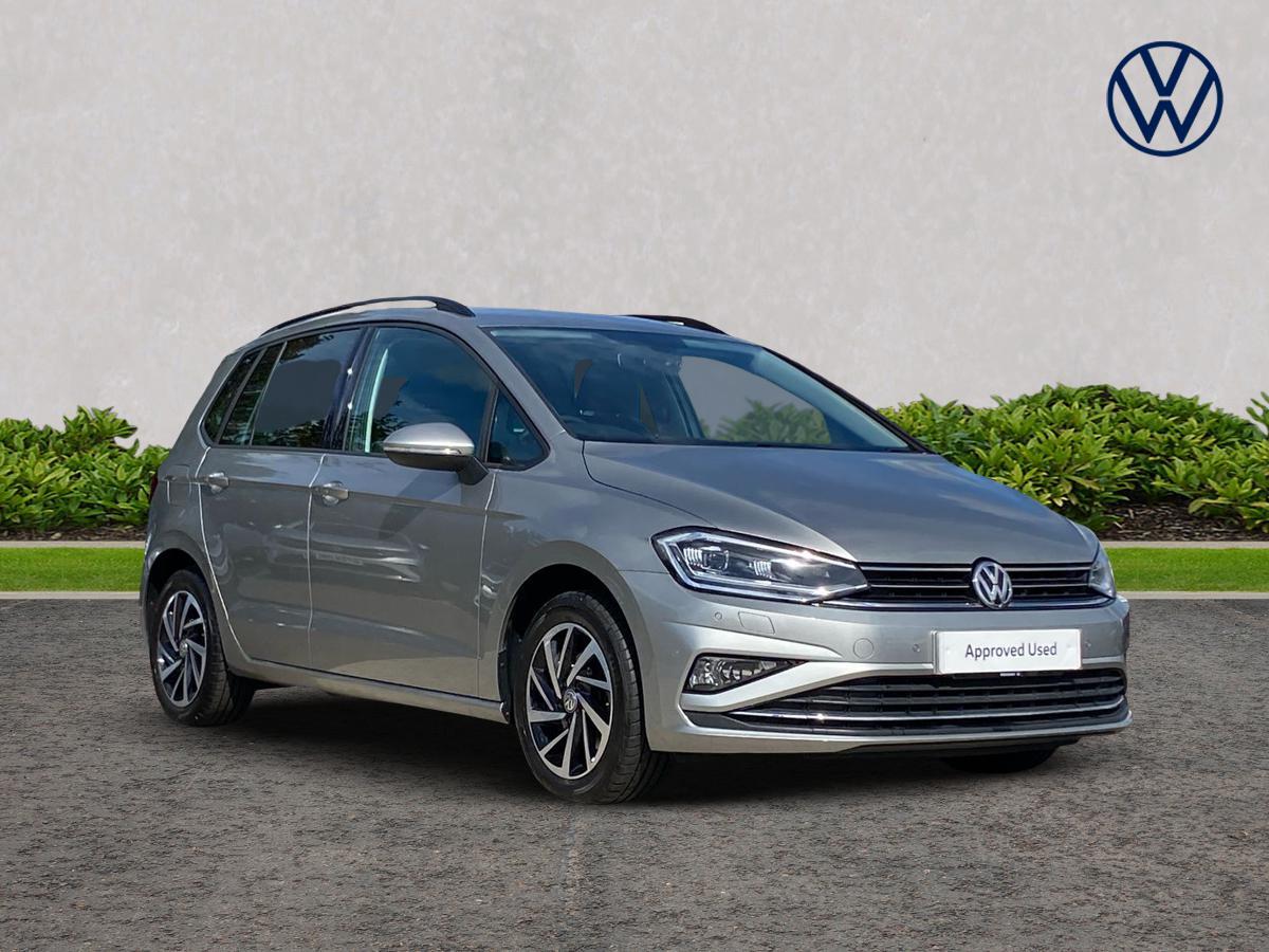 Main listing image - Volkswagen Golf SV