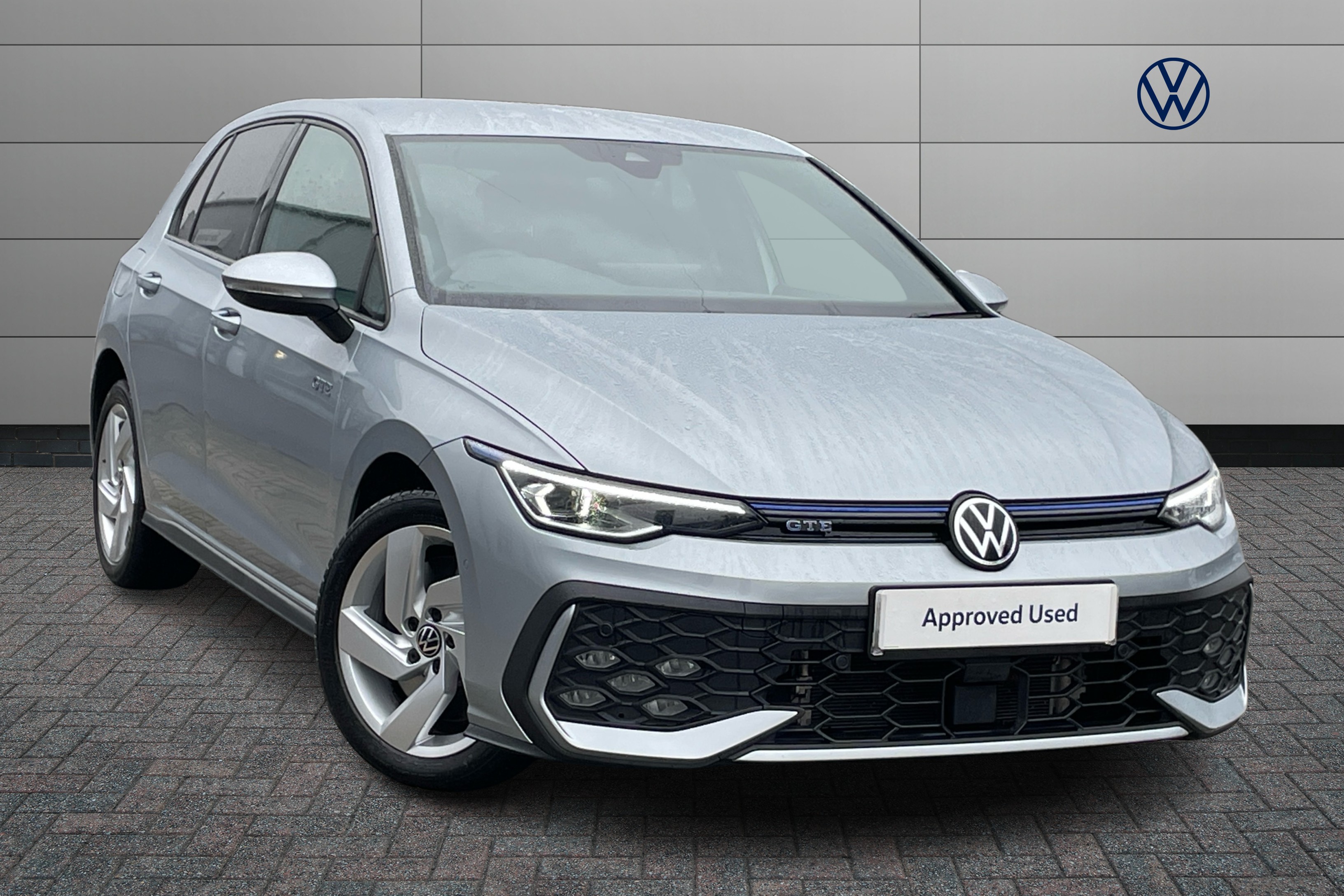 Main listing image - Volkswagen Golf GTE