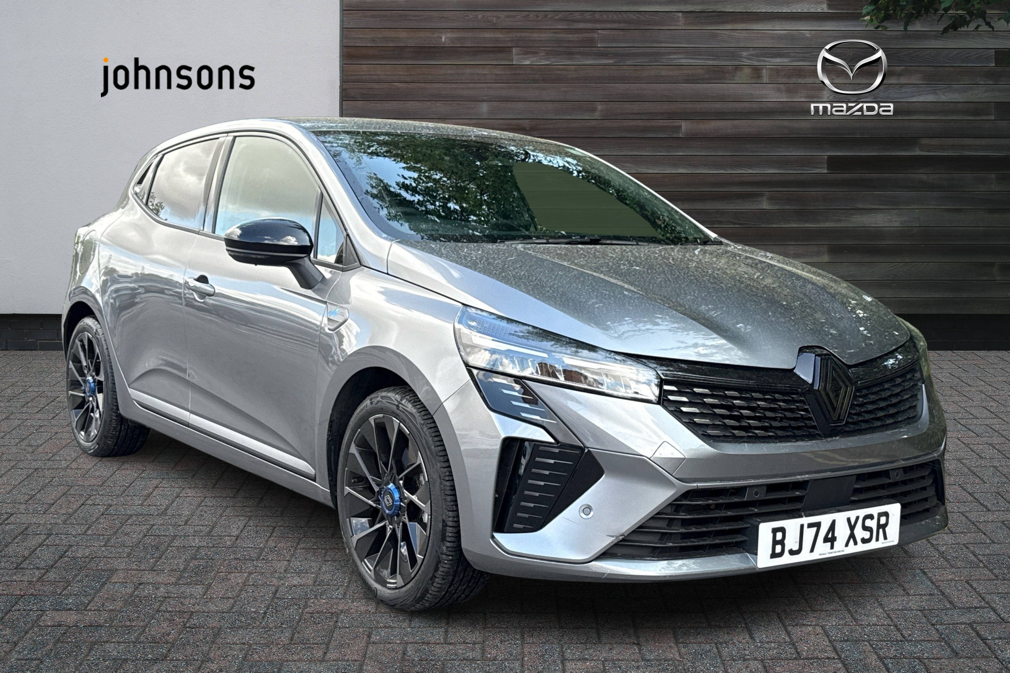 Main listing image - Renault Clio
