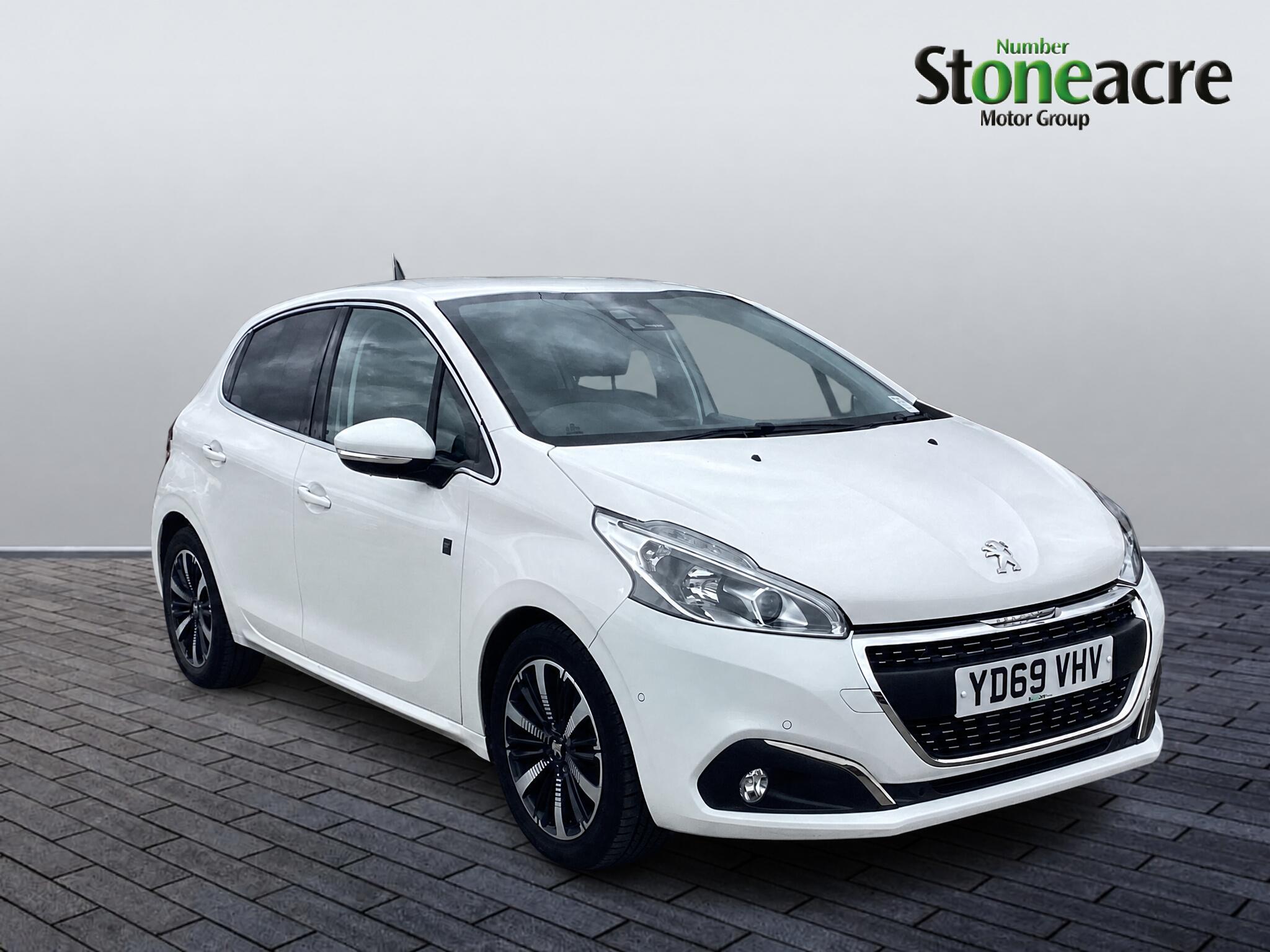Main listing image - Peugeot 208