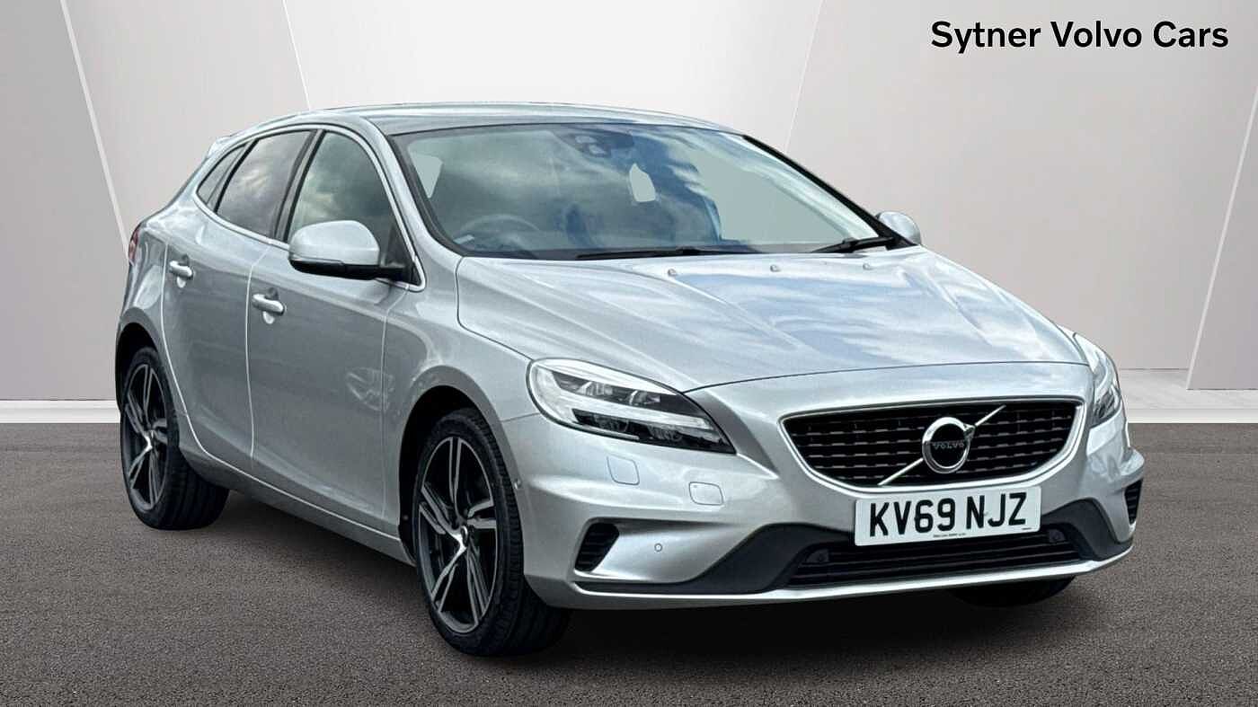 Main listing image - Volvo V40