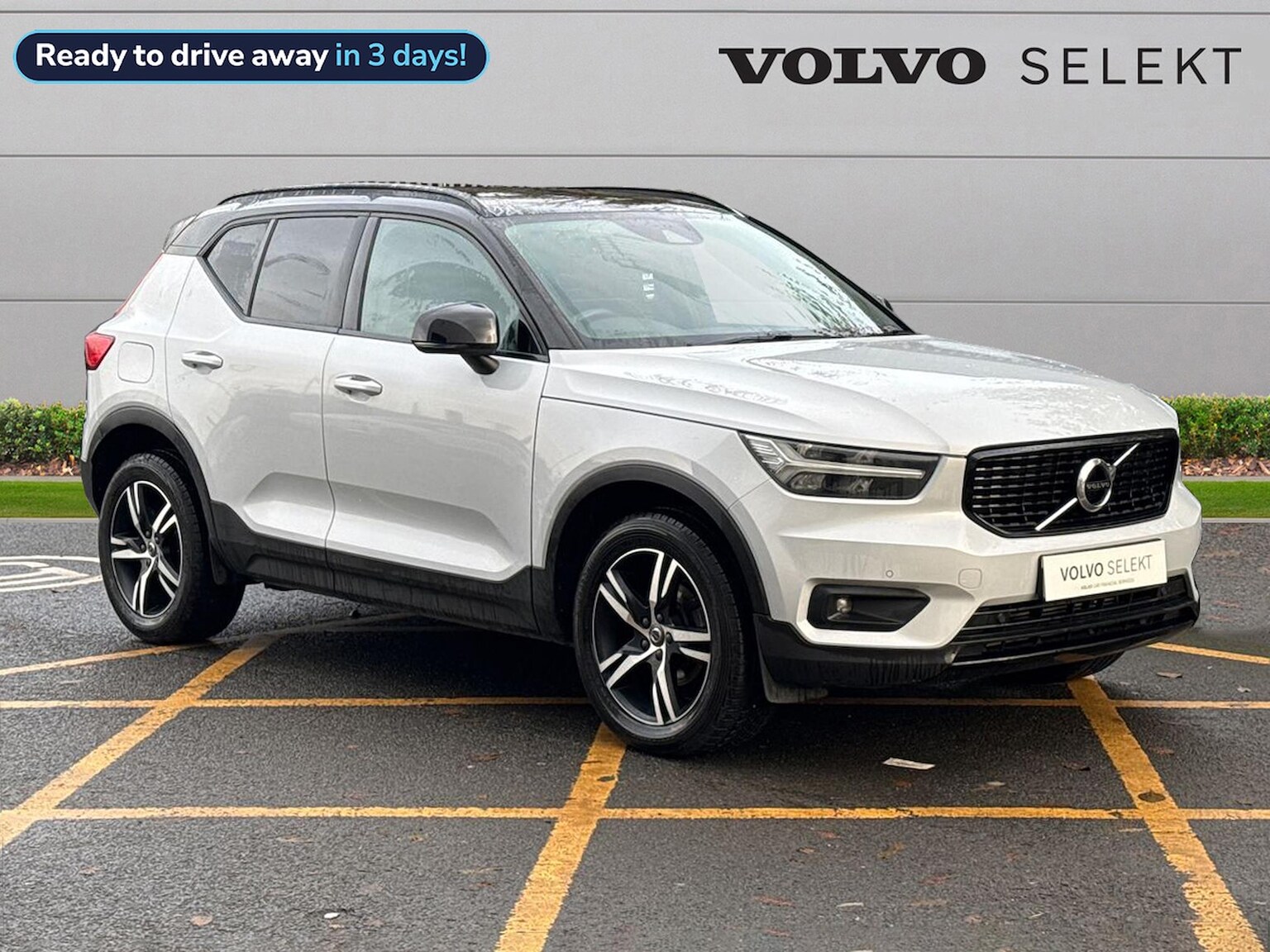 Main listing image - Volvo XC40