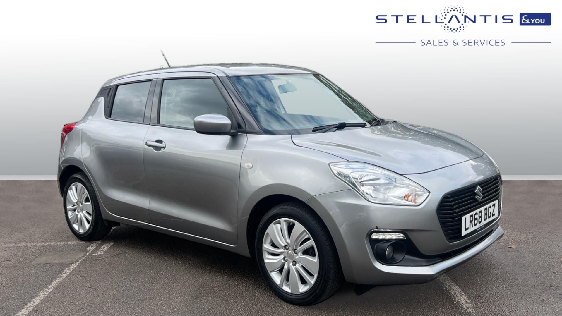 Main listing image - Suzuki Swift