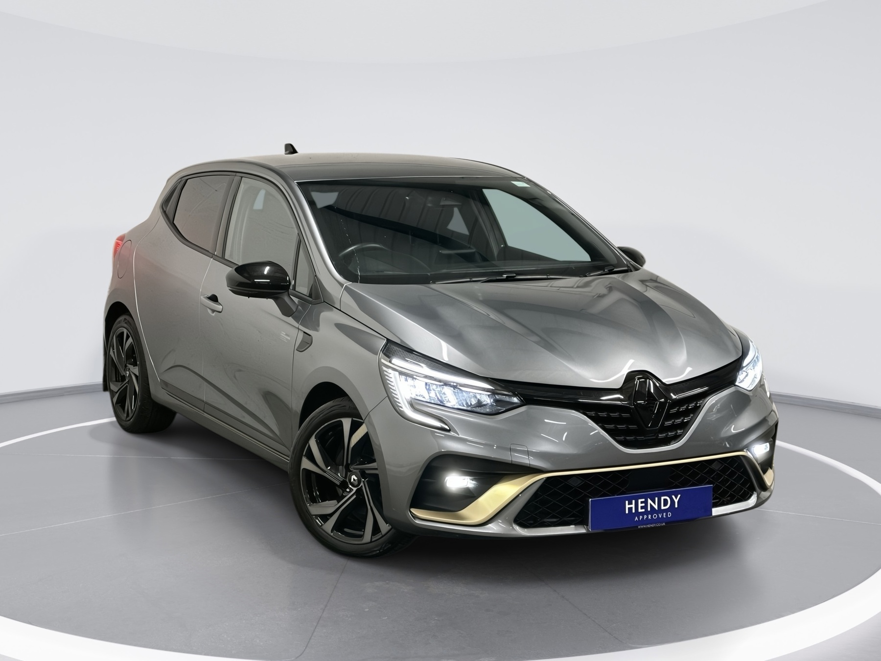 Main listing image - Renault Clio