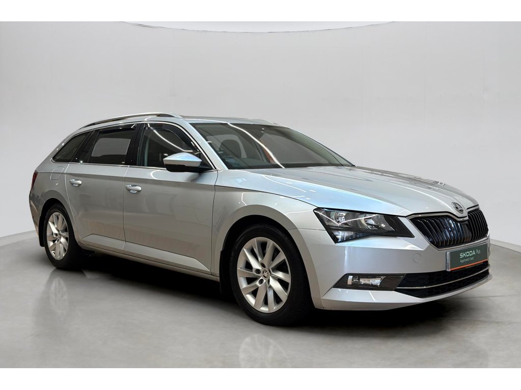 Main listing image - Skoda Superb Estate