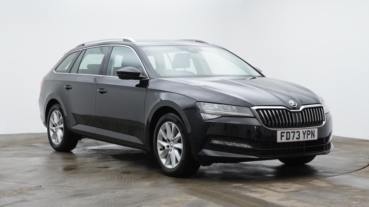 Main listing image - Skoda Superb Estate