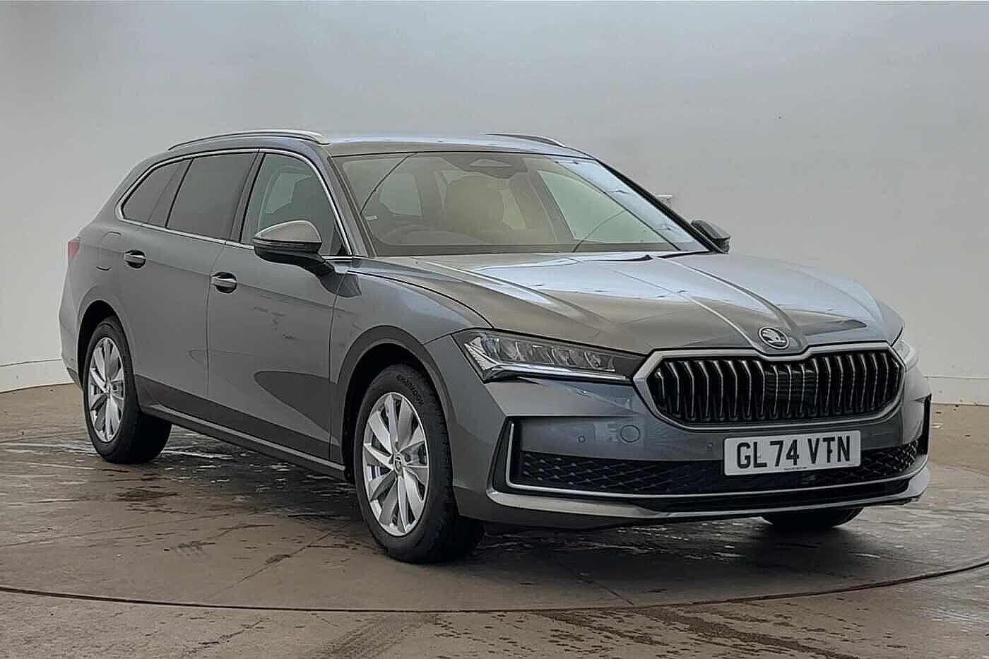 Main listing image - Skoda Superb Estate