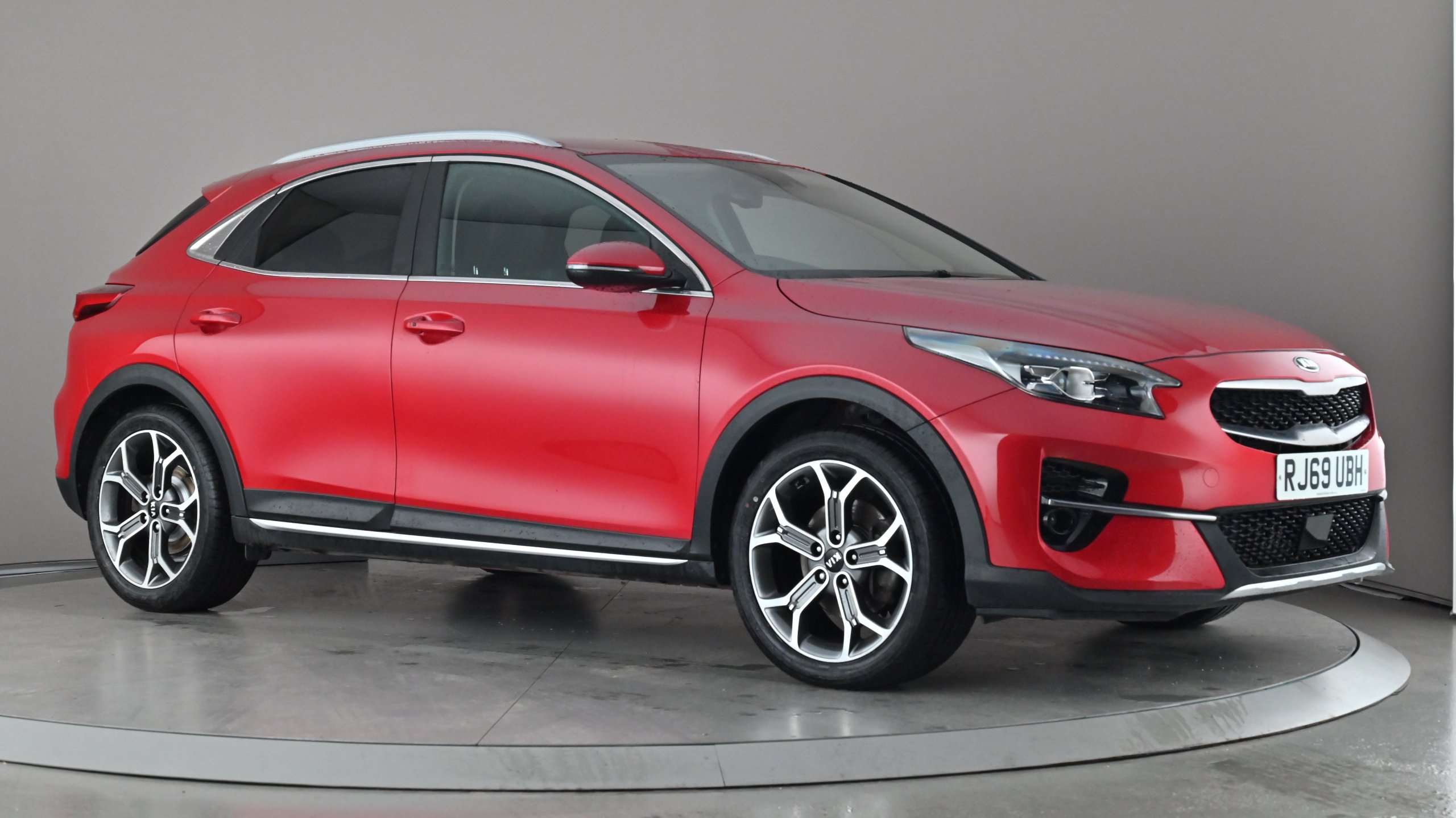Main listing image - Kia XCeed