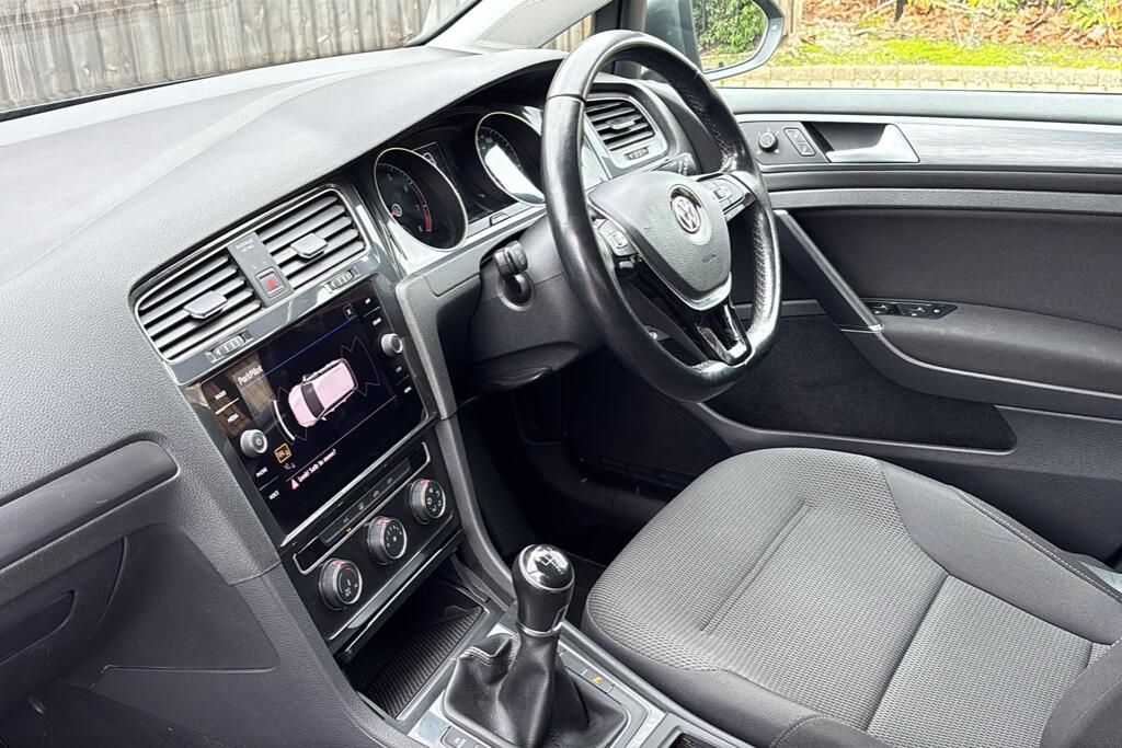 Main listing image - Volkswagen Golf Estate