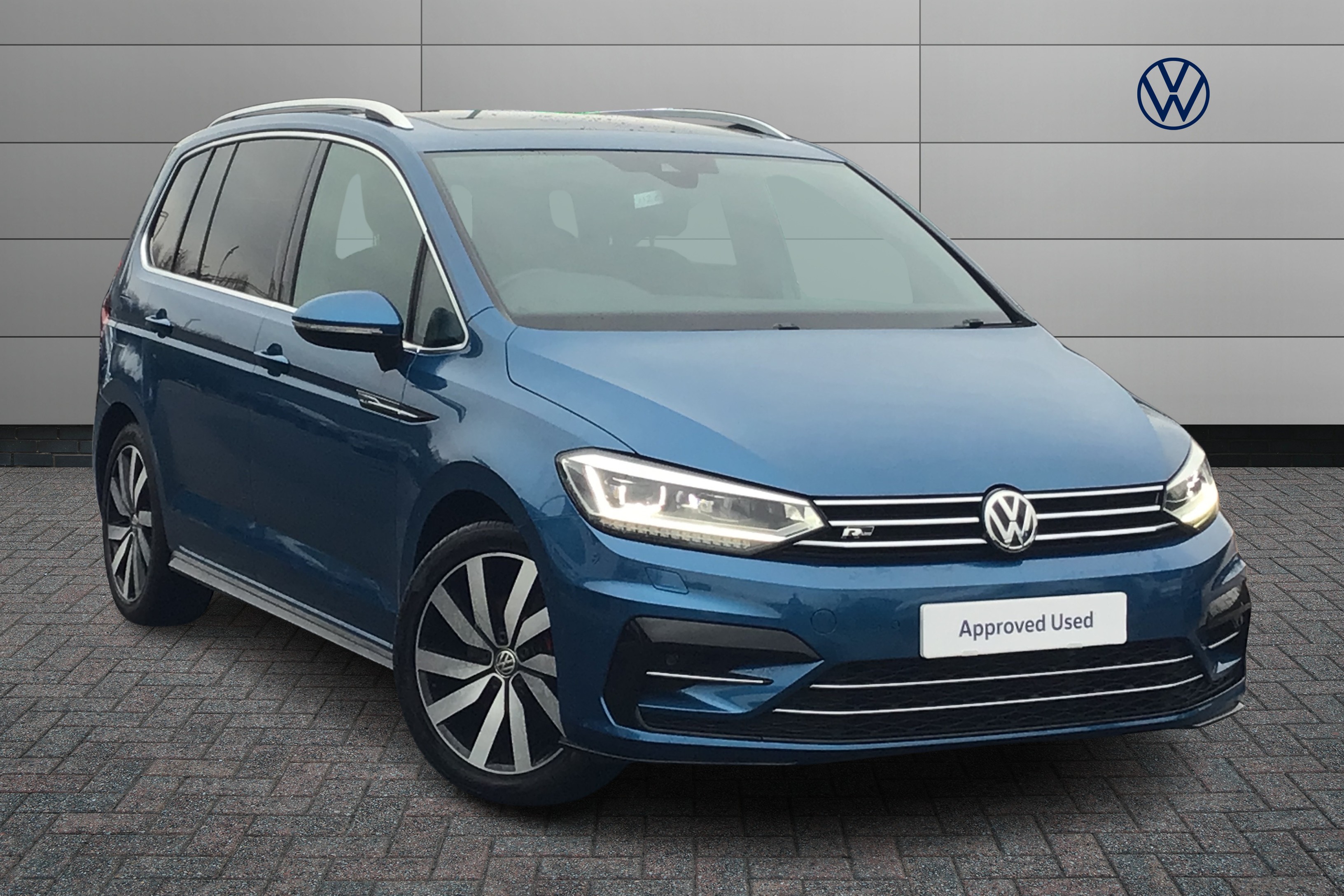 Main listing image - Volkswagen Touran