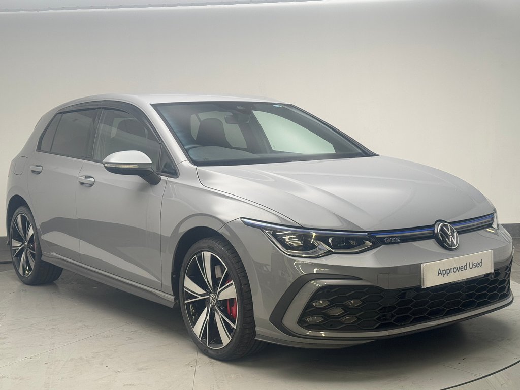 Main listing image - Volkswagen Golf GTE