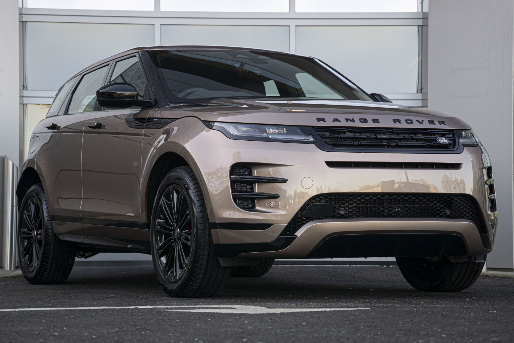 Main listing image - Land Rover Range Rover Evoque