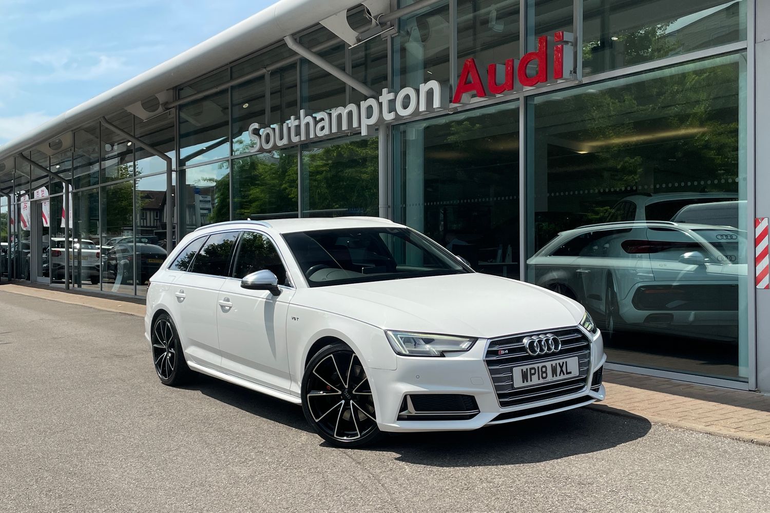 Main listing image - Audi A4