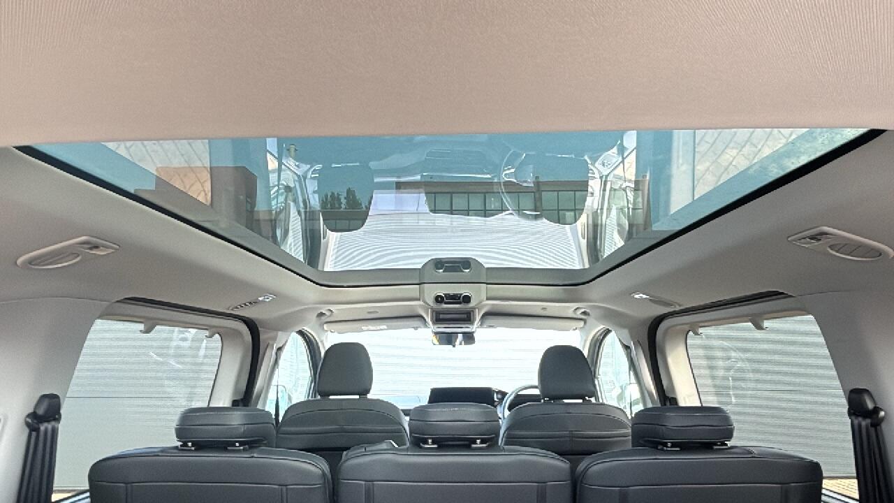 Main listing image - Volkswagen Transporter Shuttle