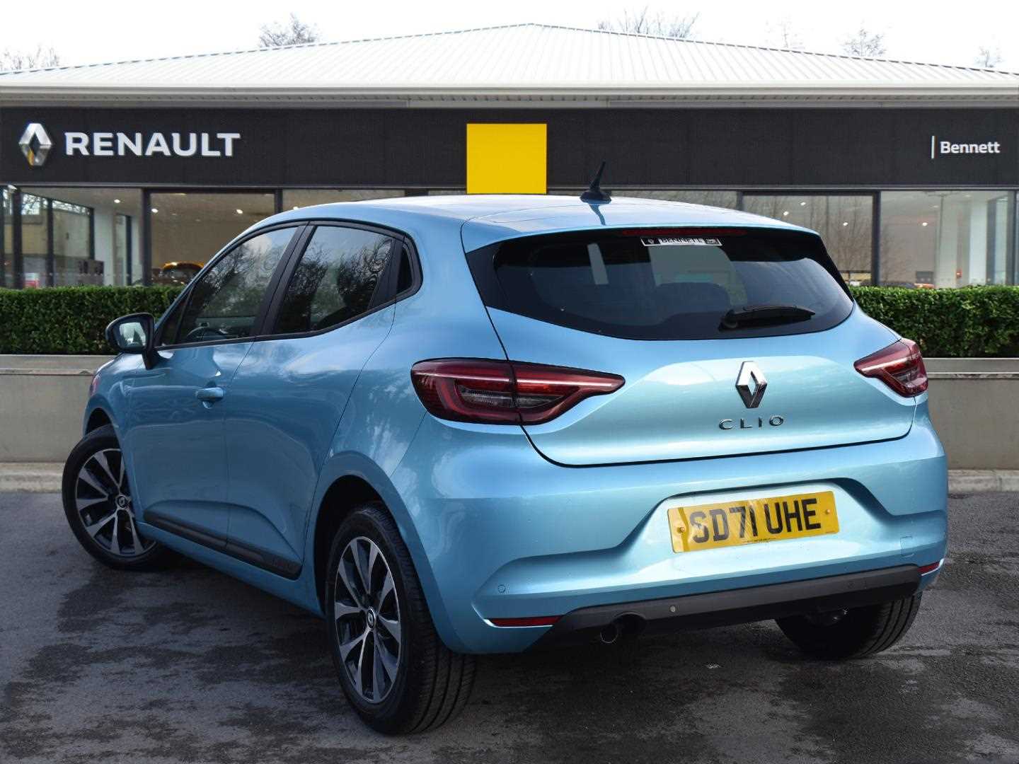 Main listing image - Renault Clio