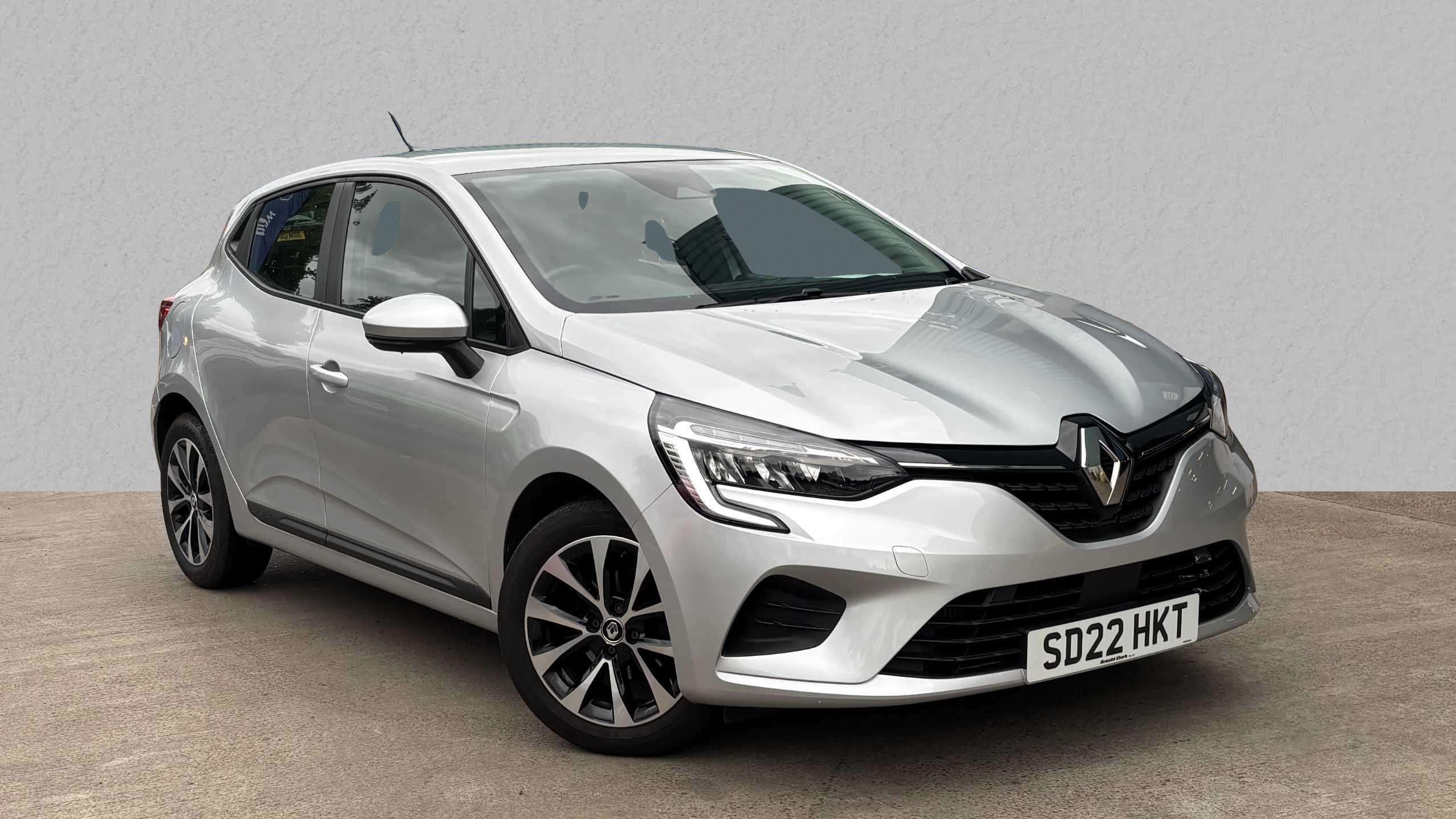 Main listing image - Renault Clio