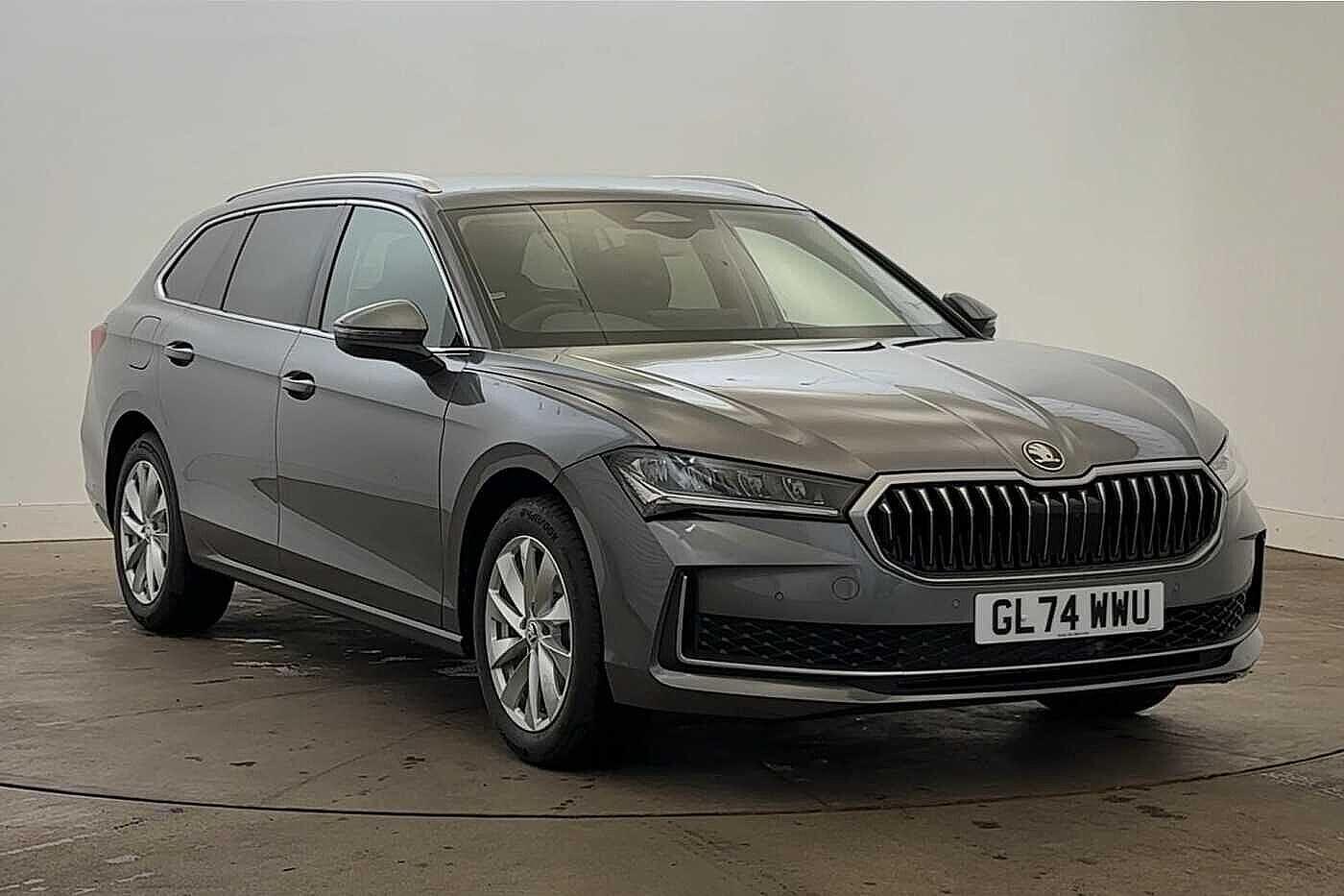 Main listing image - Skoda Superb Estate