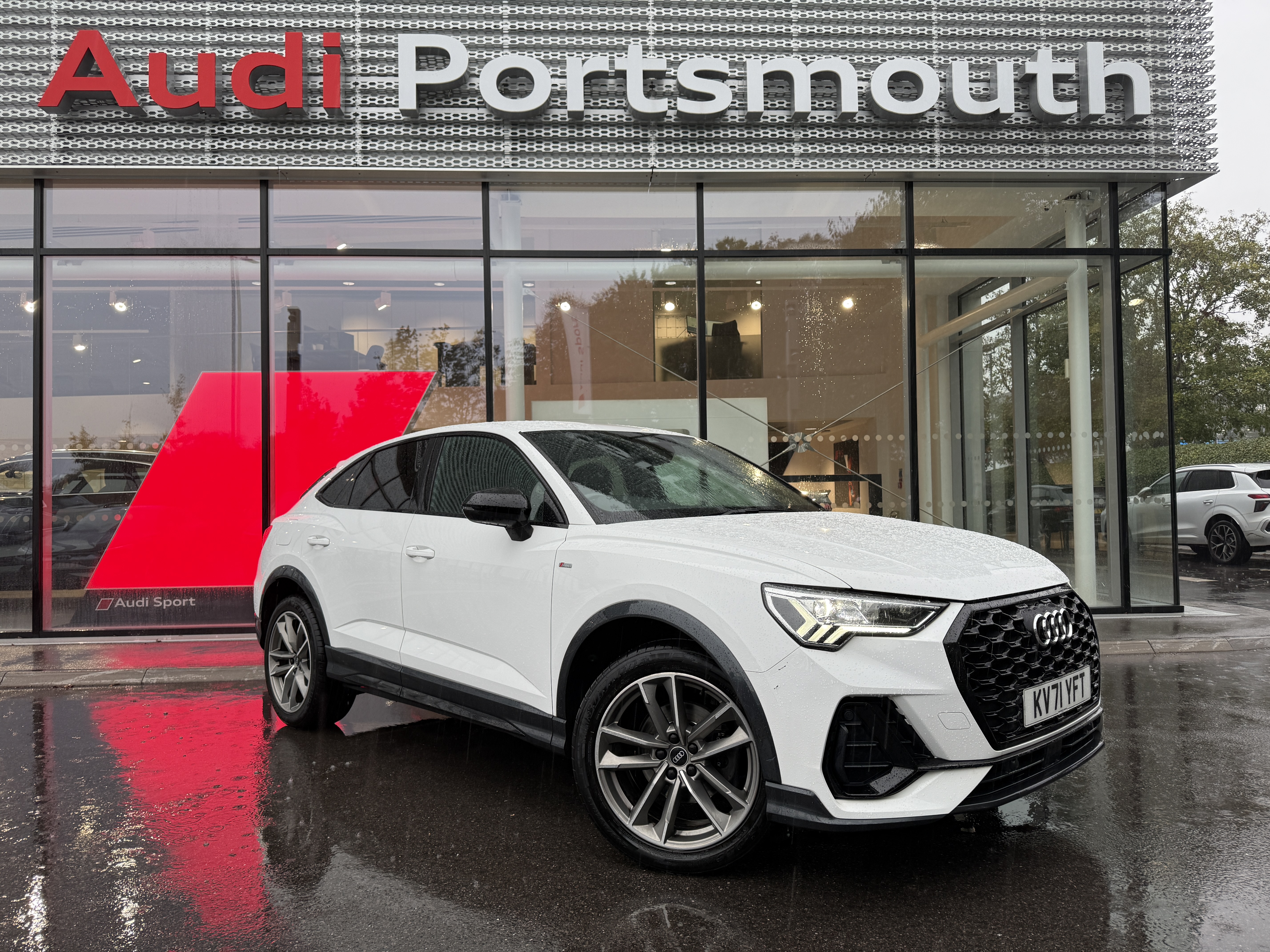 Main listing image - Audi Q3