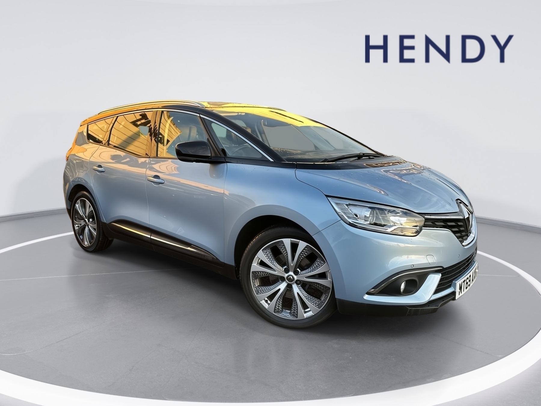 Main listing image - Renault Grand Scenic