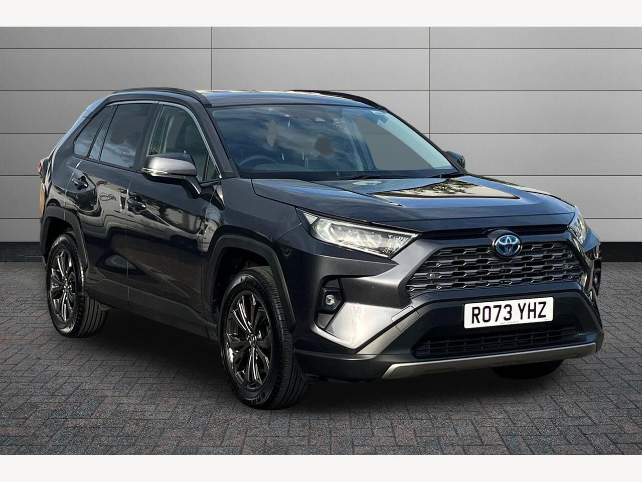 Main listing image - Toyota RAV4