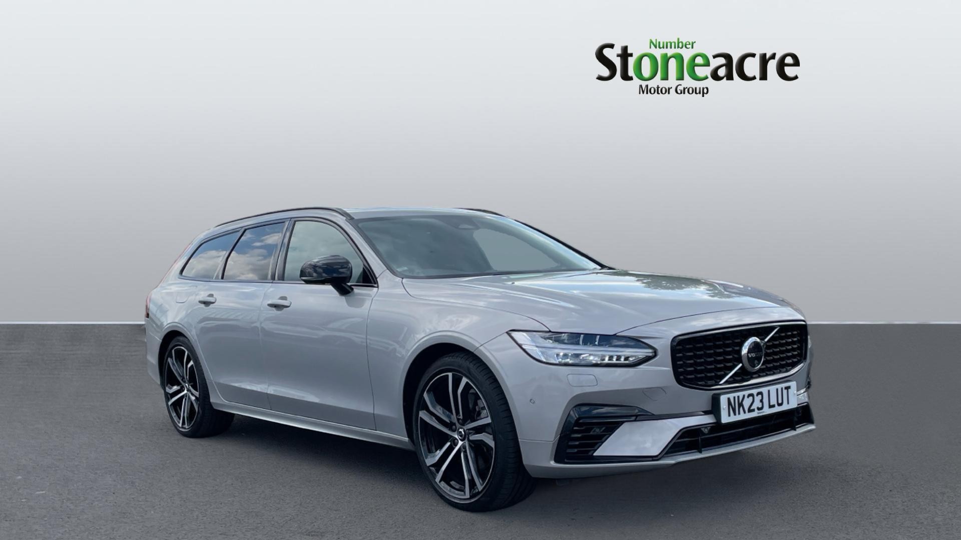 Main listing image - Volvo V90