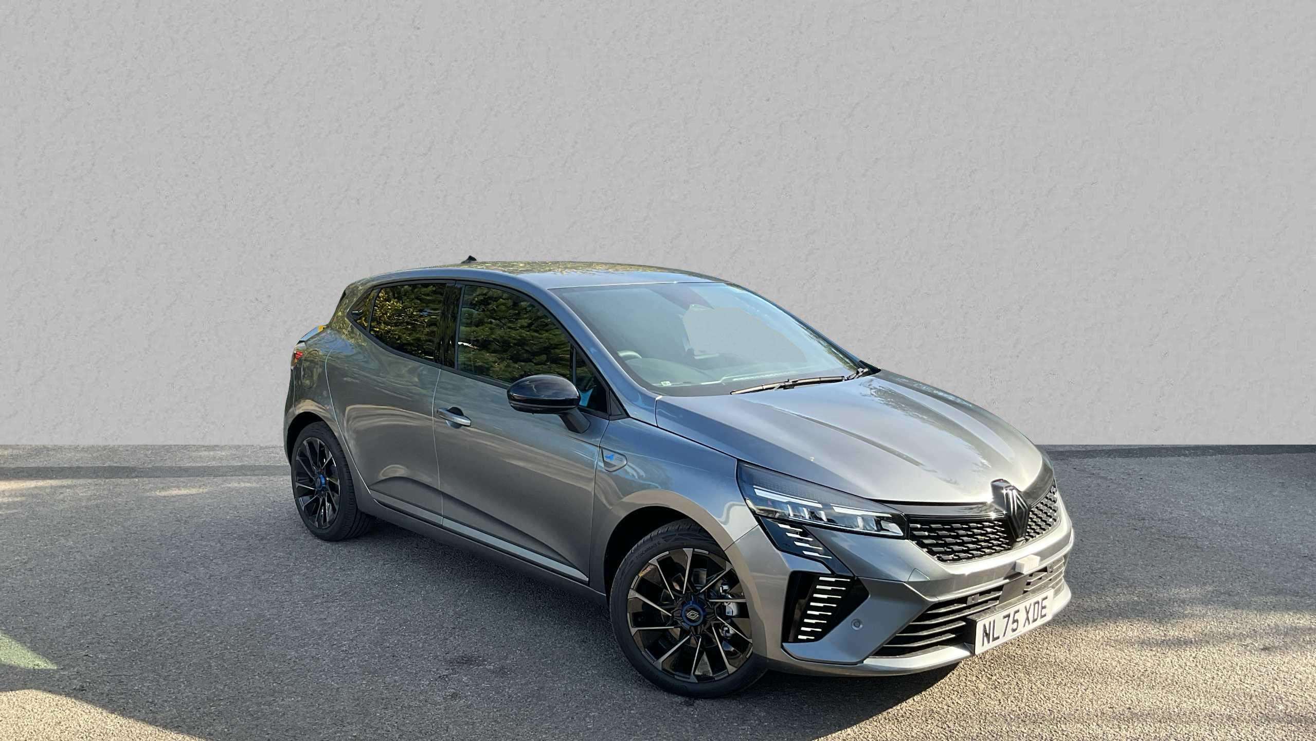Main listing image - Renault Clio
