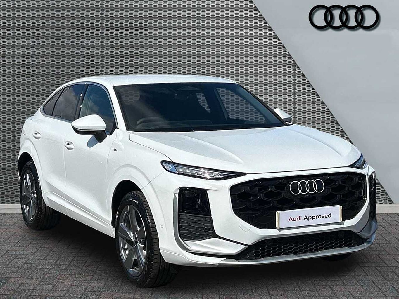 Main listing image - Audi Q3