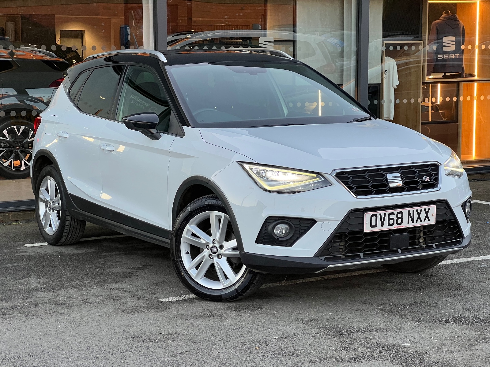 Main listing image - SEAT Arona
