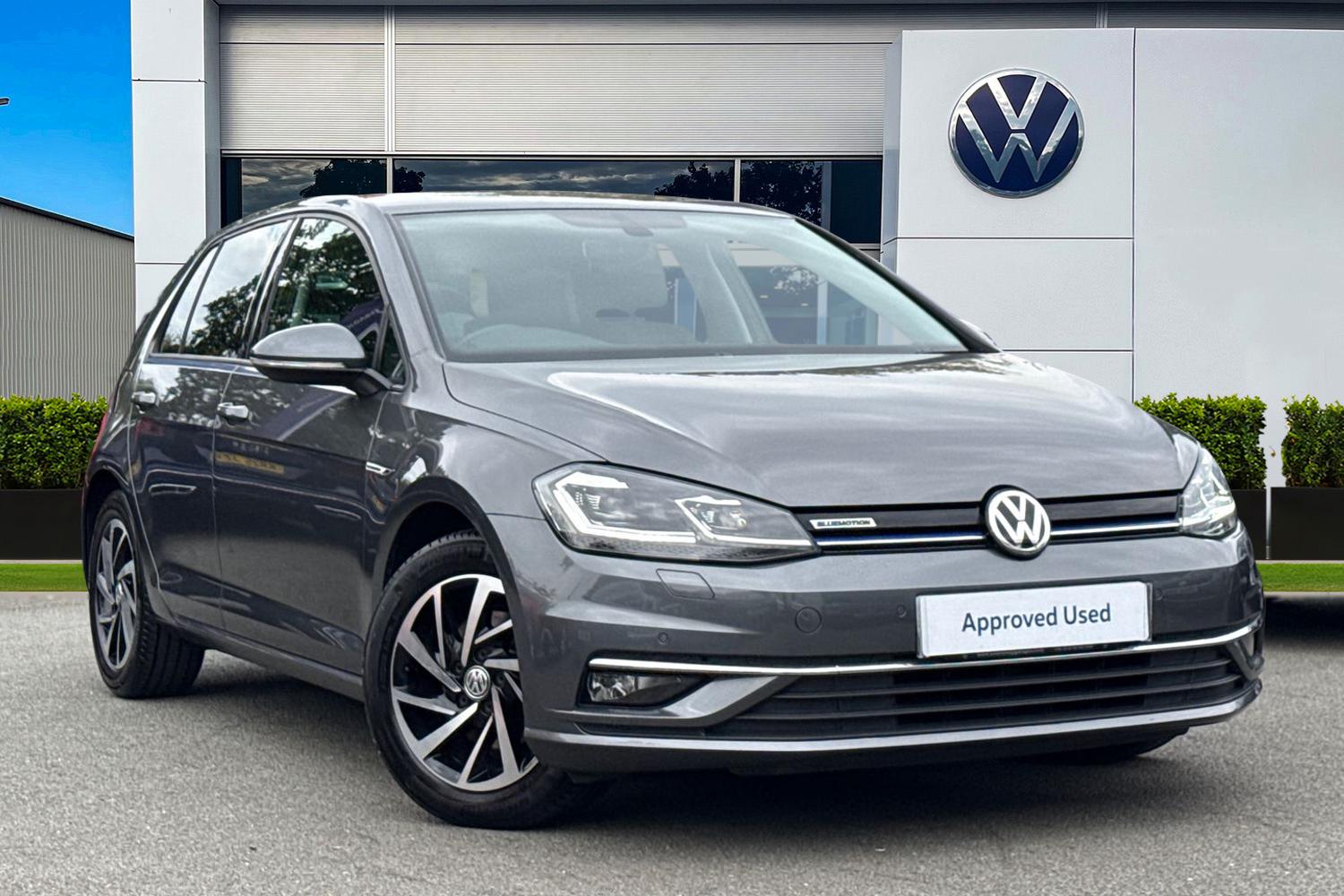 Main listing image - Volkswagen Golf