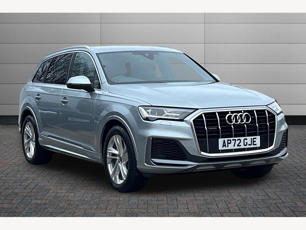 Main listing image - Audi Q7