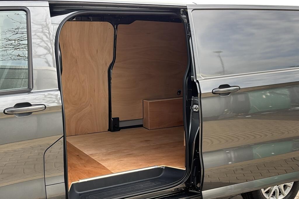Main listing image - Volkswagen Transporter