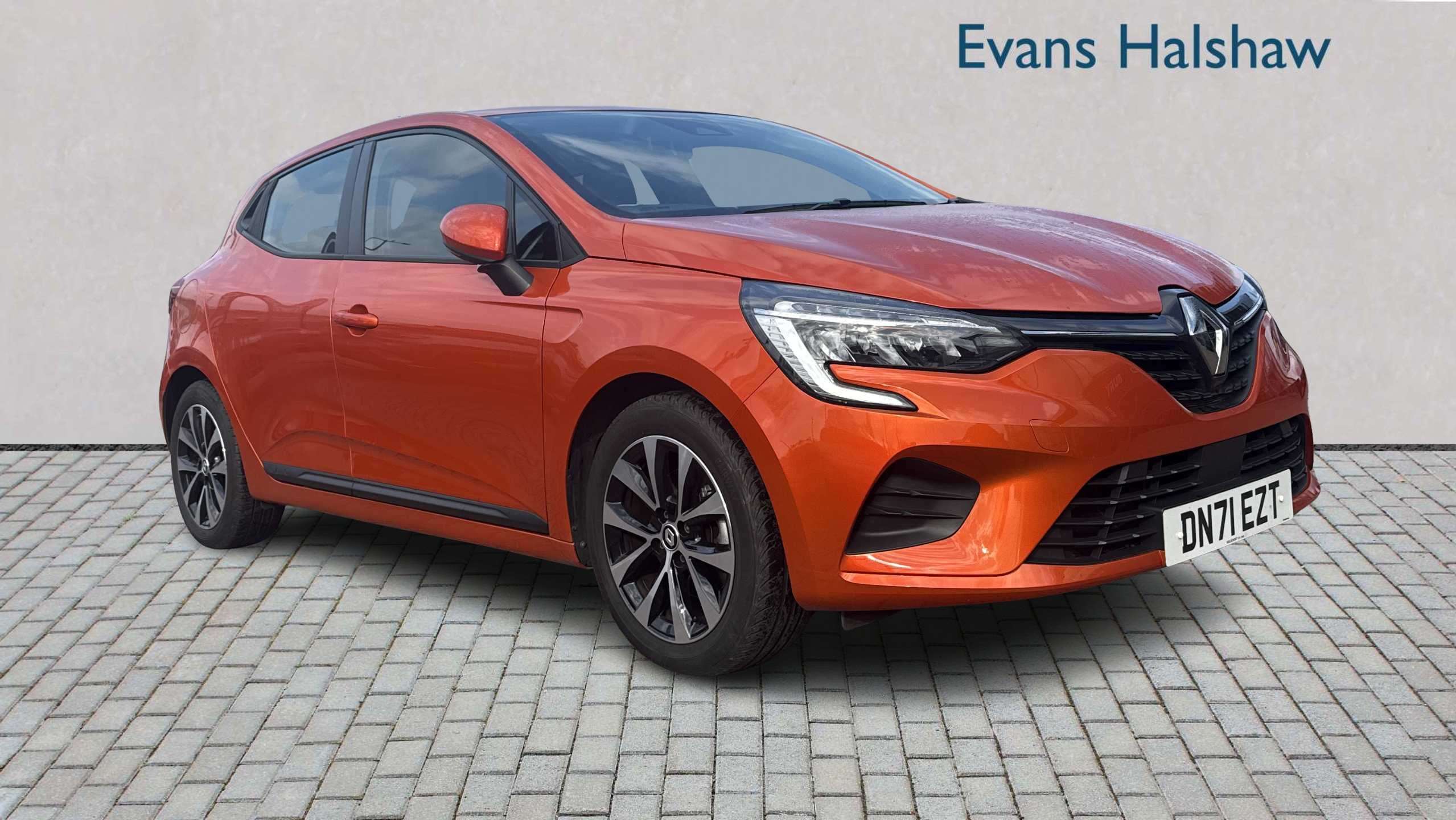 Main listing image - Renault Clio