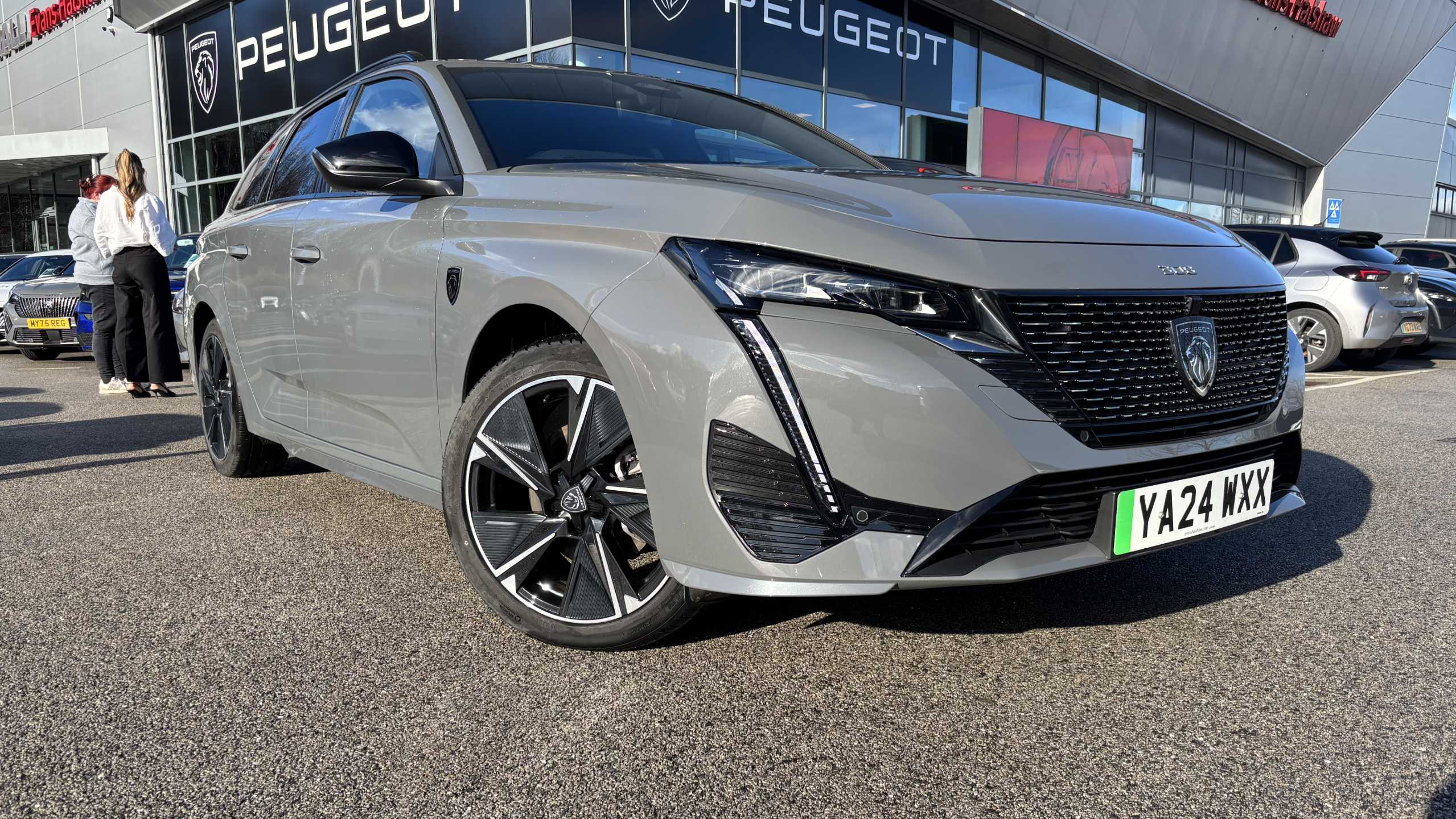 Main listing image - Peugeot e-308