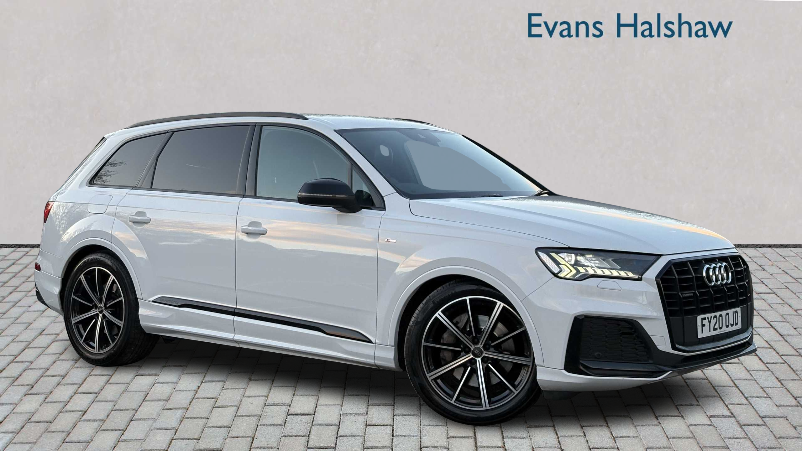 Main listing image - Audi Q7