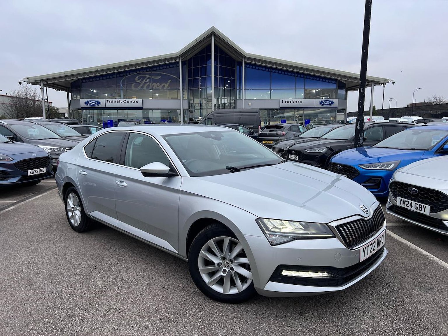 Main listing image - Skoda Superb