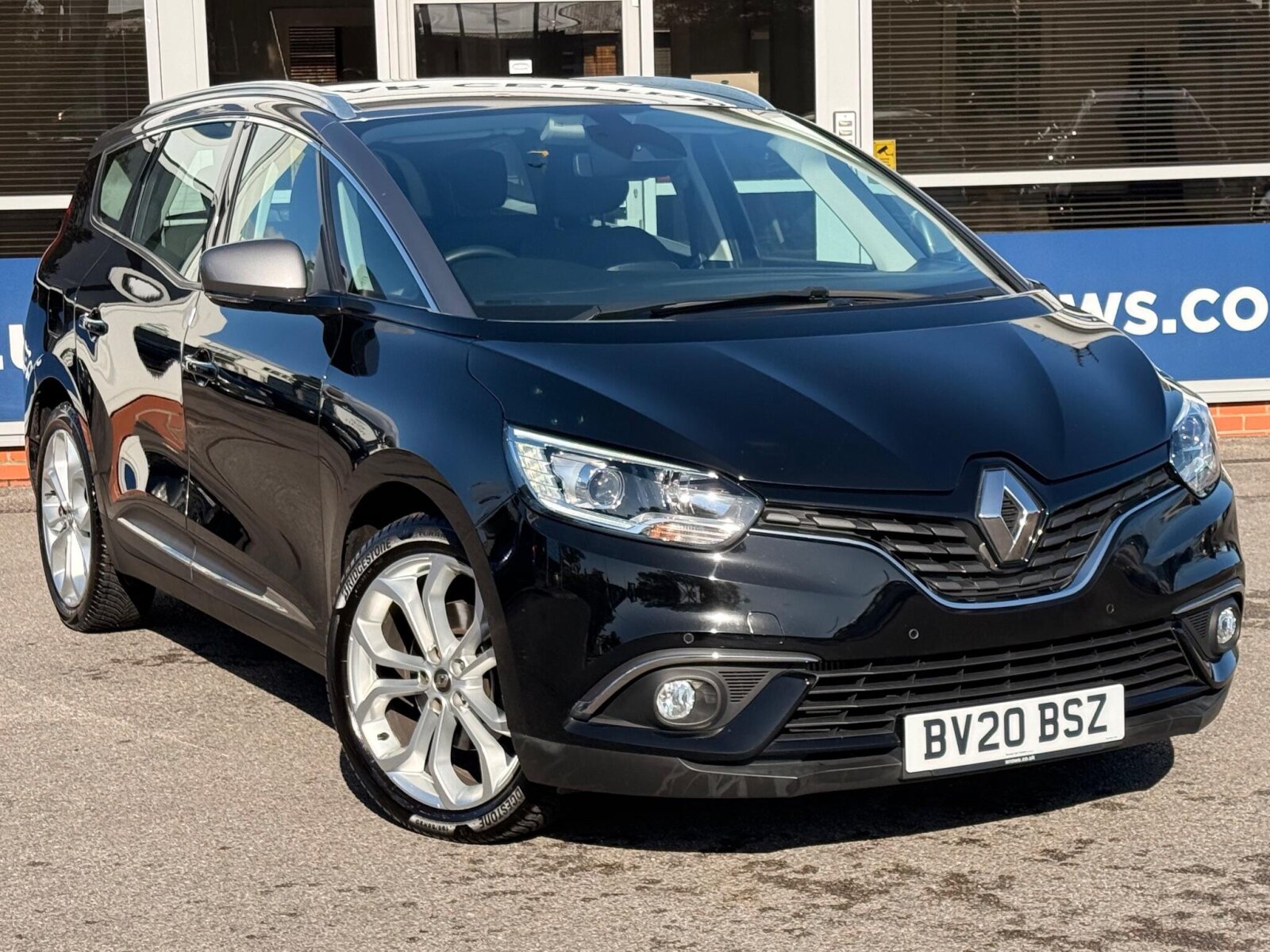 Main listing image - Renault Grand Scenic